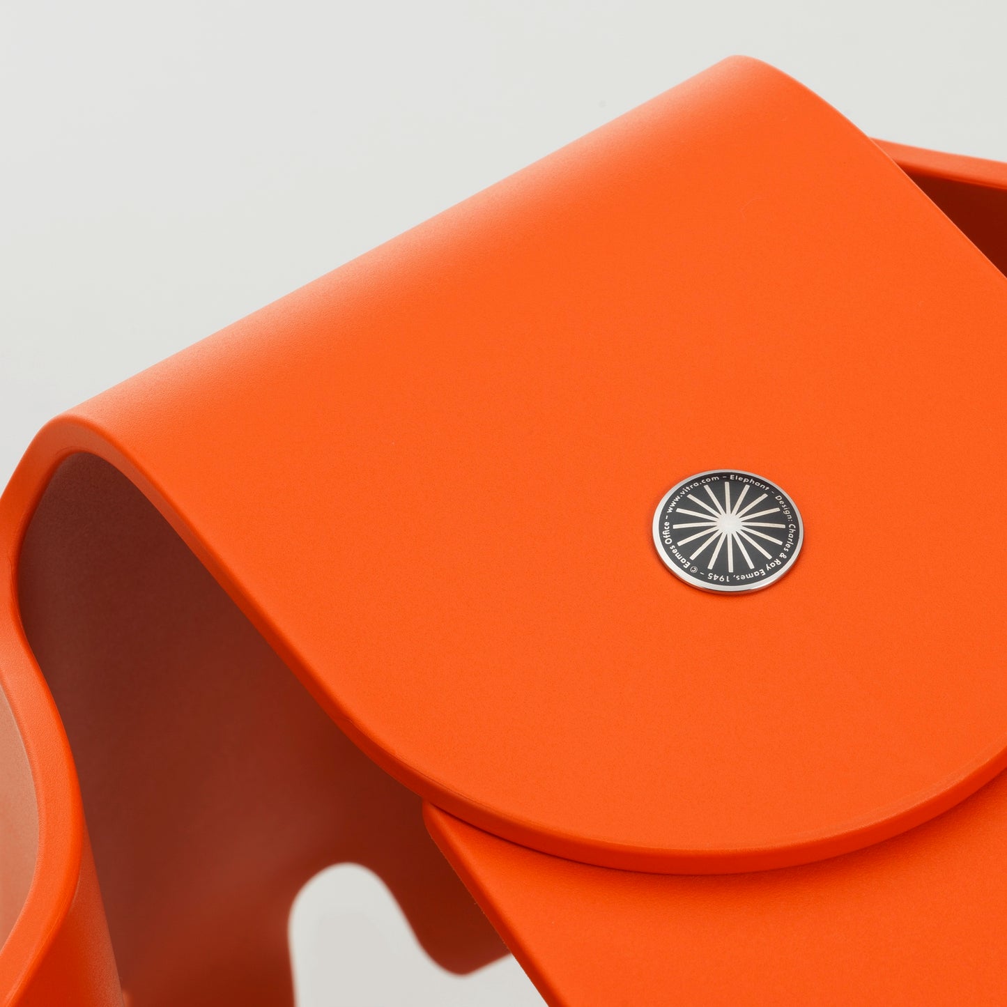 Vitra Eames Elephant Plastic RE Hocker Sitzobjekt Kunststoff recycelt