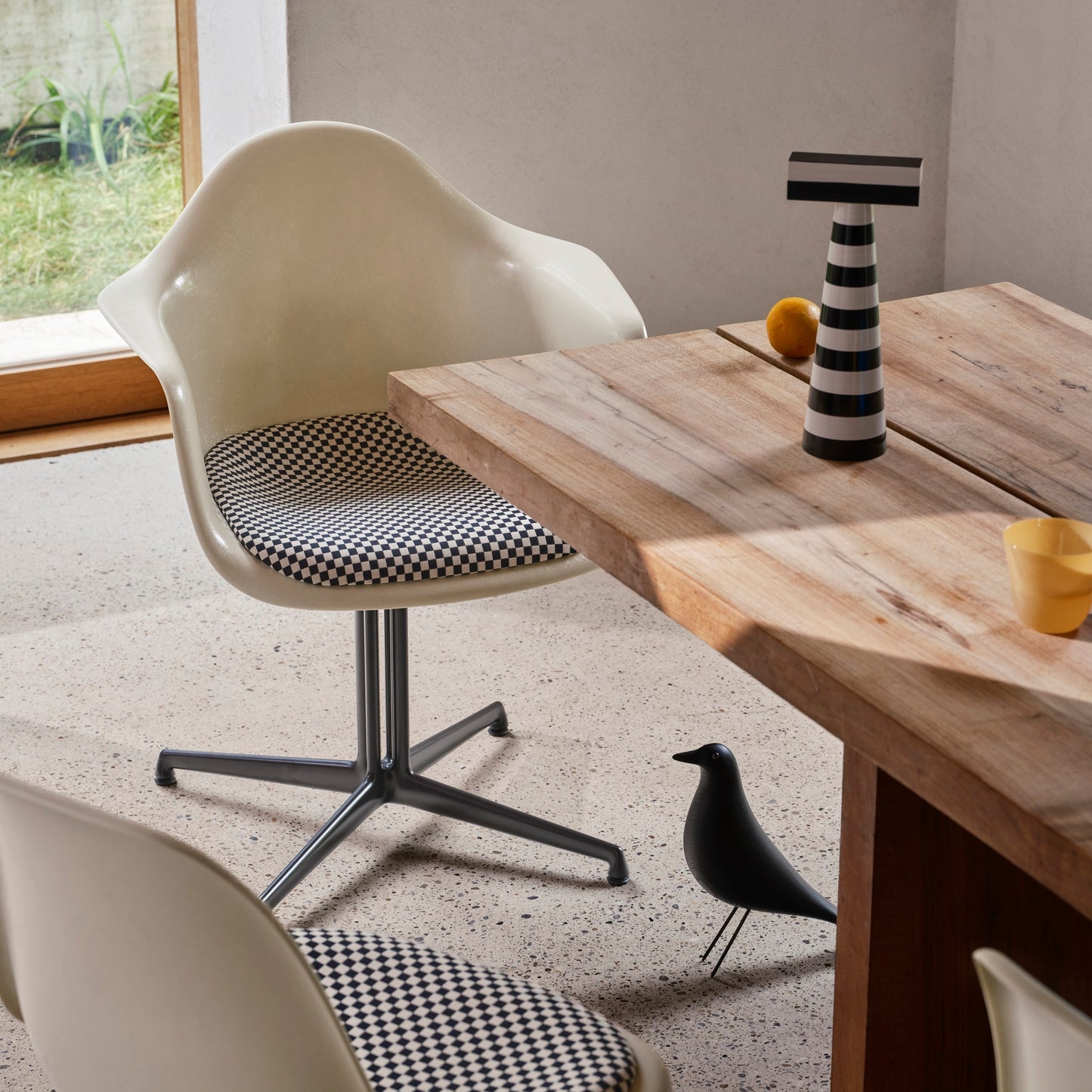 Vitra Eames House Bird Dekofigur Vogel Eschenholz schwarz