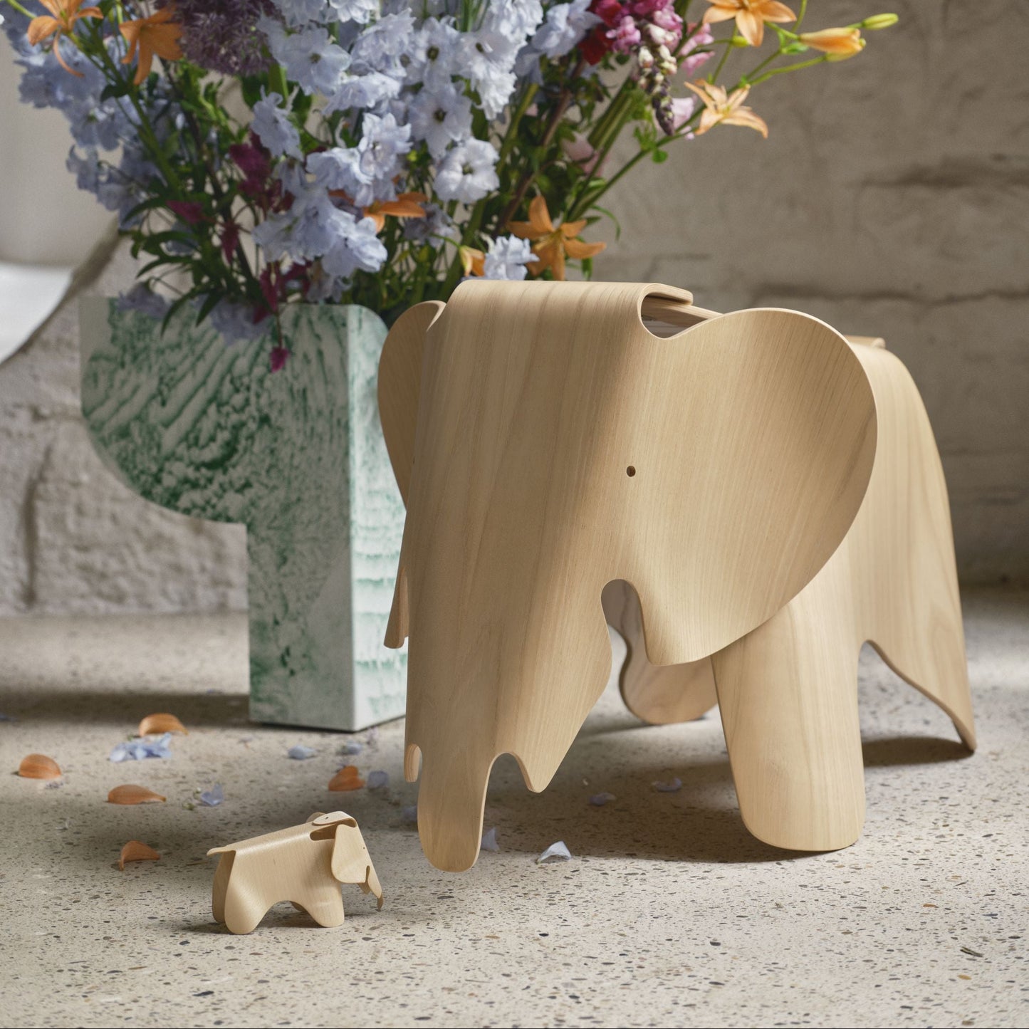 Eames Elephant Plywood Echtholz Hocker Sitzobjekt Nussbaum / Kastanie
