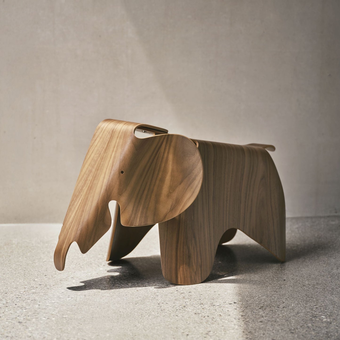 Eames Elephant Plywood Echtholz Hocker Sitzobjekt Nussbaum / Kastanie