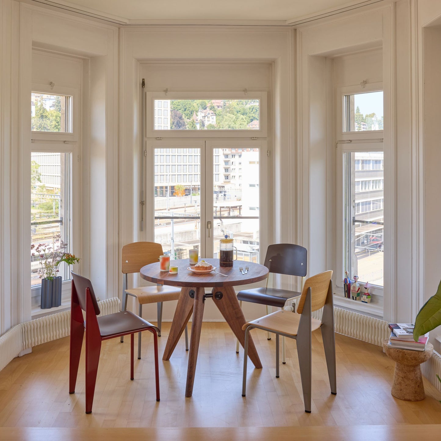 Vitra Guéridon Table runder Besprechungstisch / Esstisch Holz