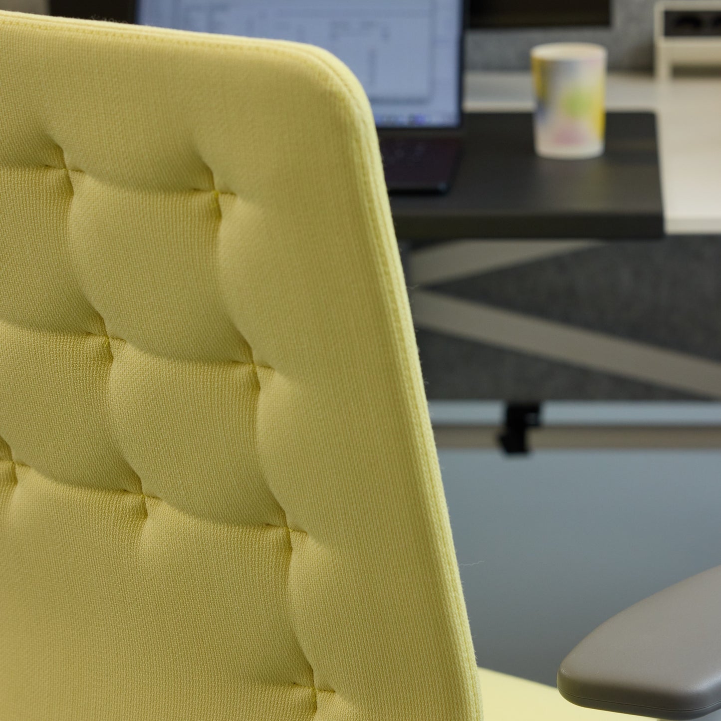 Vitra ID Trim Bürostuhl Sitz- und Rückenlehne gepolstert Bezug Plano