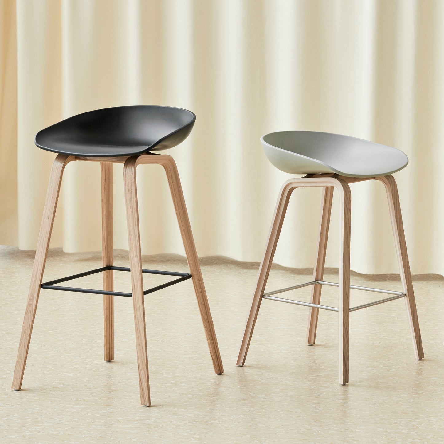 Hay AAS 32 Barhocker – Sitz Kunststoff recycelt Gestell Eiche/Nussbaum