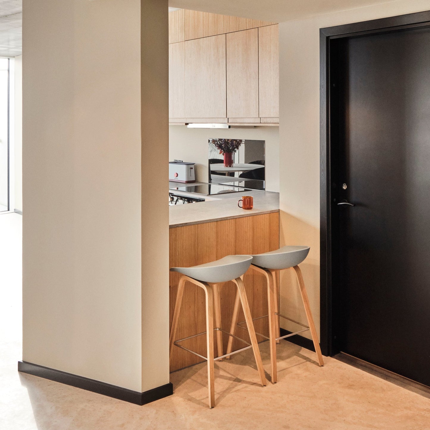 Hay AAS 32 Barhocker – Sitz Kunststoff recycelt Gestell Eiche/Nussbaum