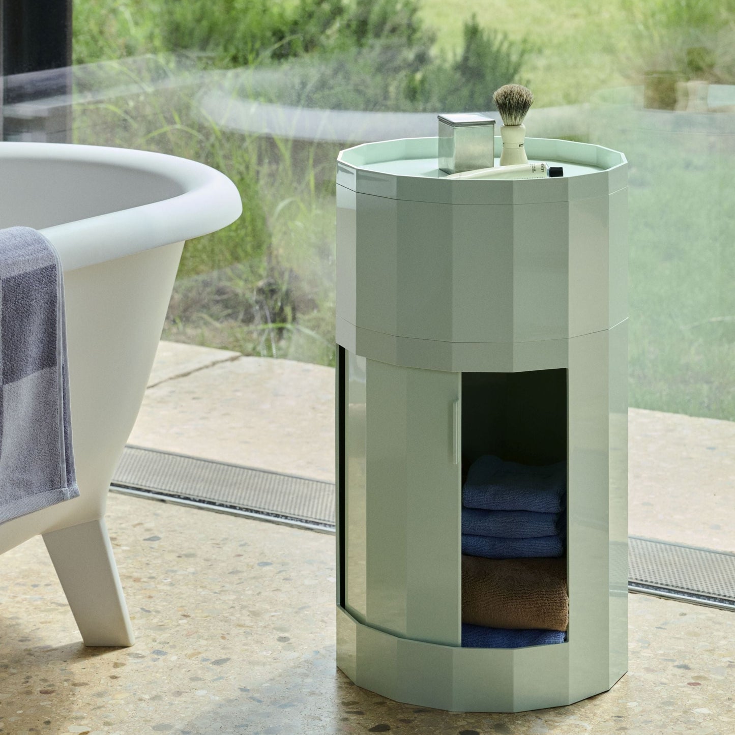 Hay Facet Cabinet high Schränkchen hoch Kunststoff rund Füße & Rollen