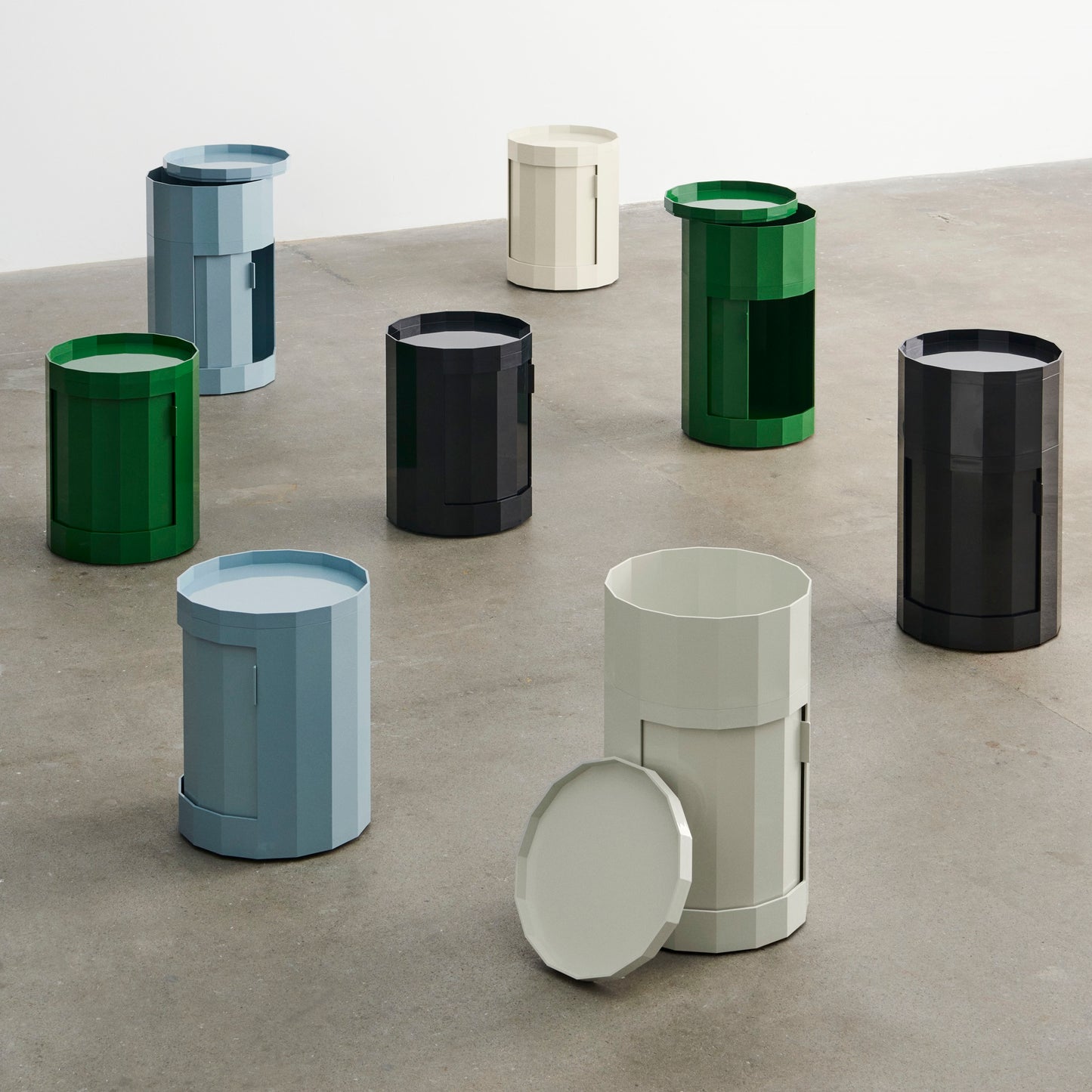 Hay Facet Cabinet low Schränkchen niedrig Kunststoff rund Füße & Rollen