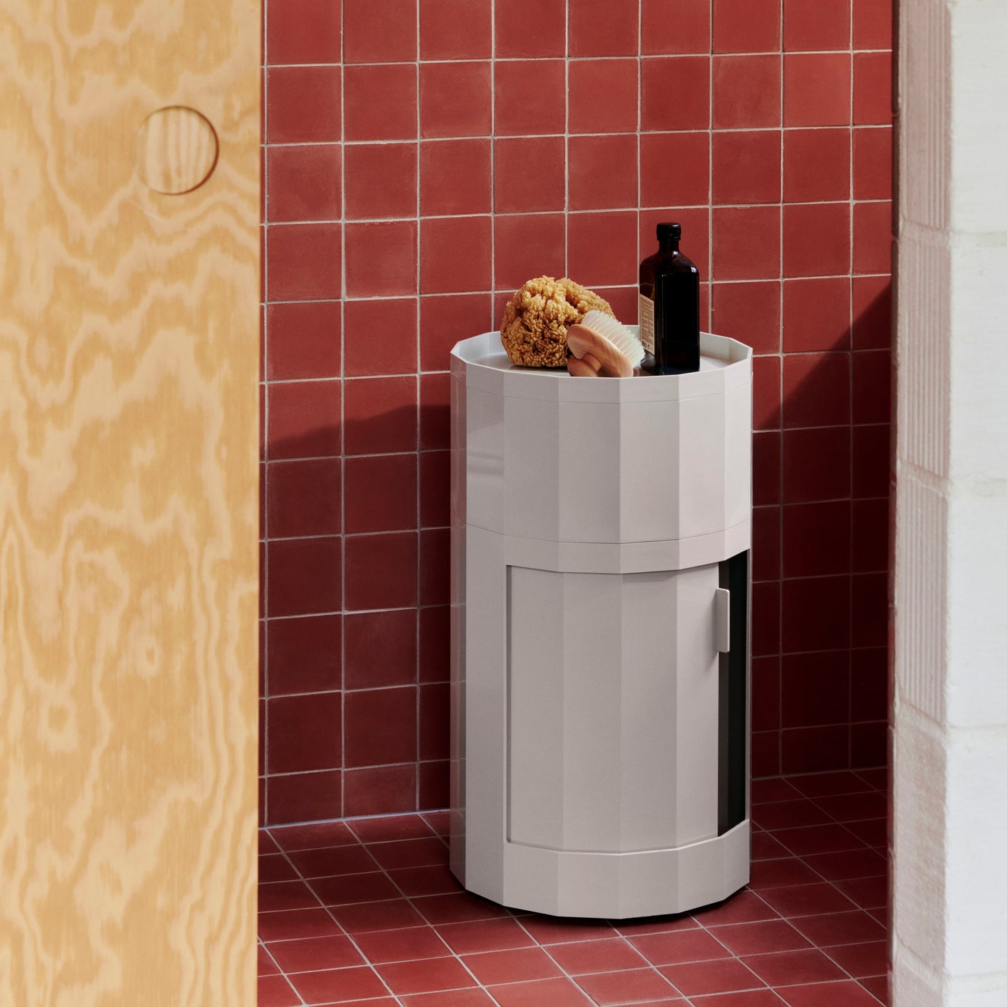 Hay Facet Cabinet high Schränkchen hoch Kunststoff rund Füße & Rollen