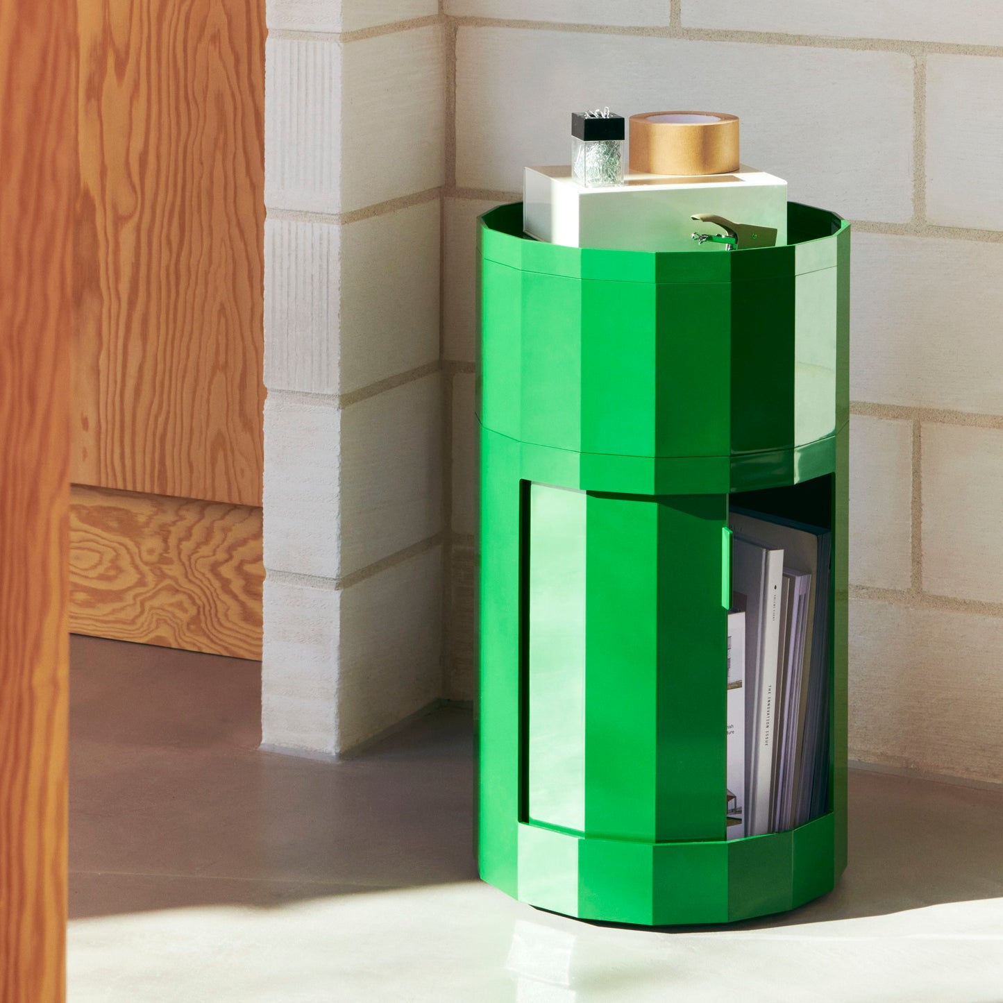 Hay Facet Cabinet high Schränkchen hoch Kunststoff rund Füße & Rollen