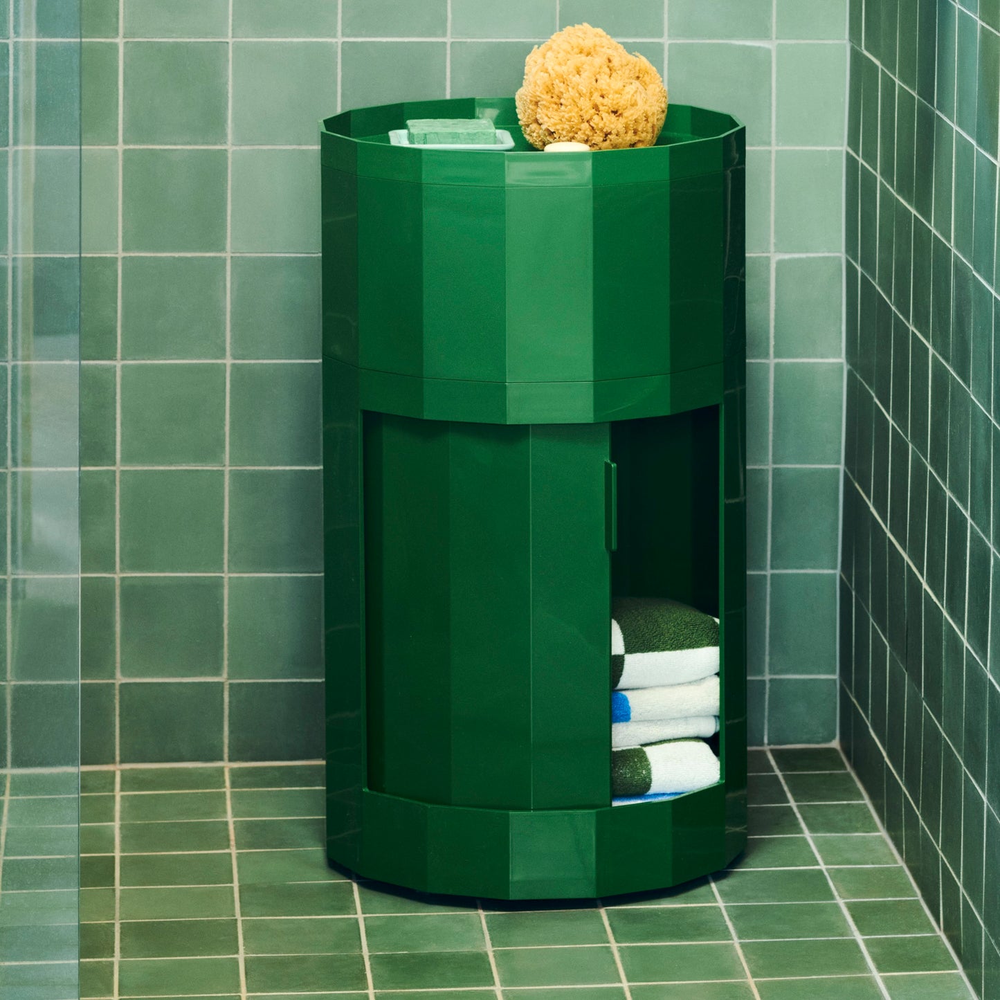 Hay Facet Cabinet high Schränkchen hoch Kunststoff rund Füße & Rollen