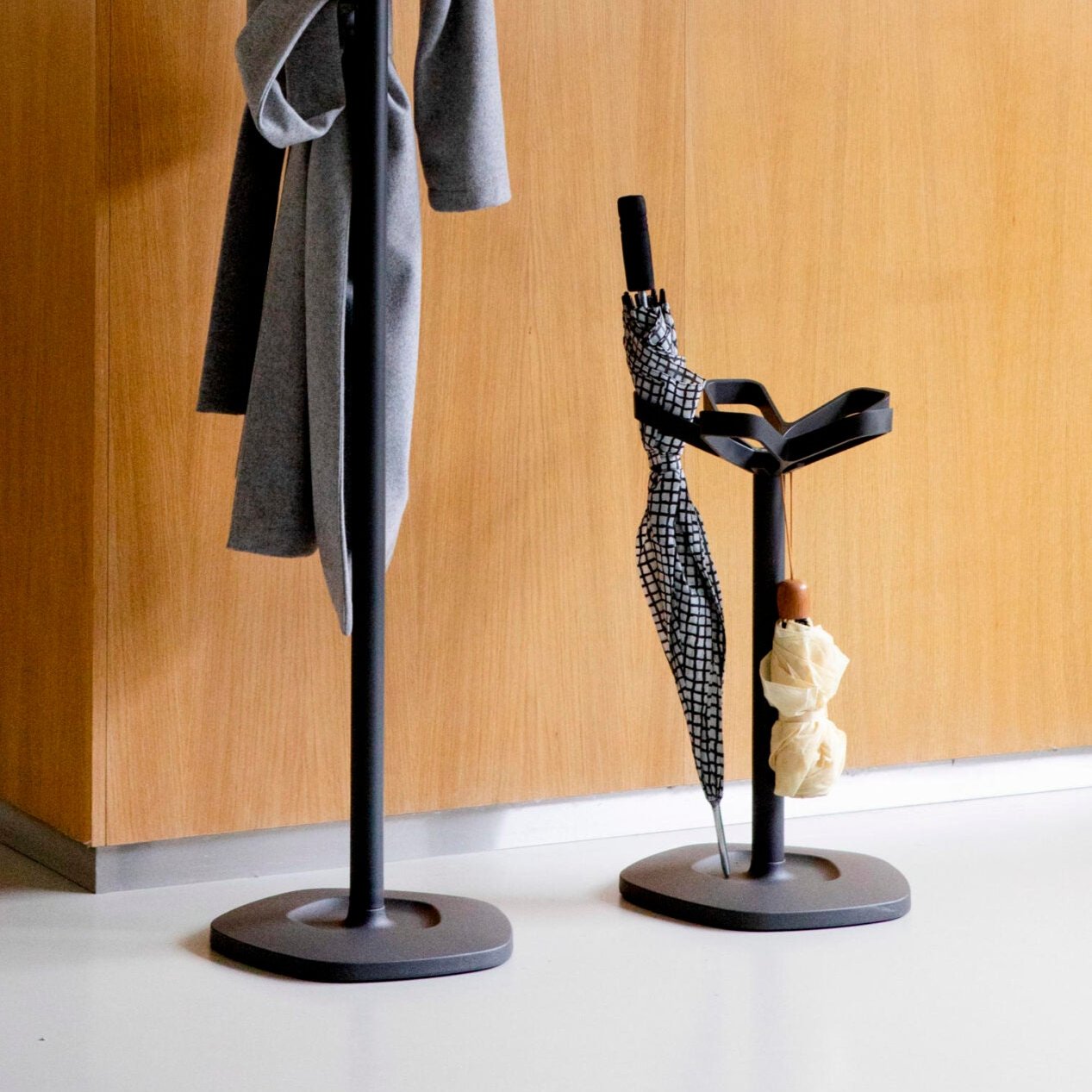 Cascando Flower Schirmständer verkehrsschwarz