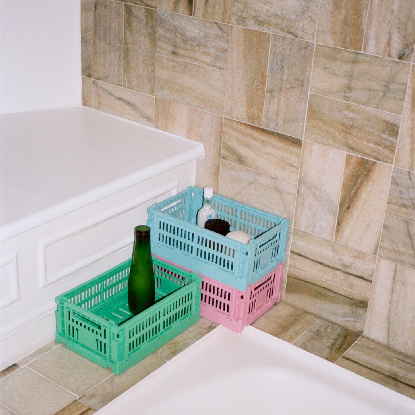 HAY Color Crate Korb Klapp-Box M medium Kunststoff recycelt off white weiß