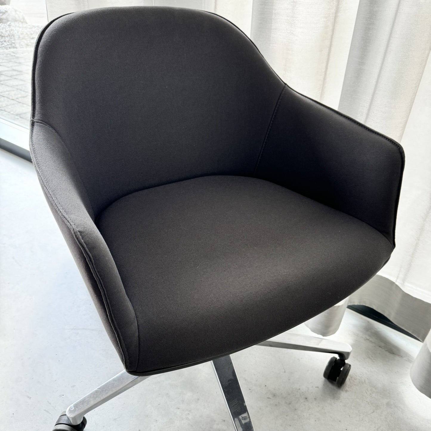 vitra Softshell Chair mit Fünfstern-Untergestell