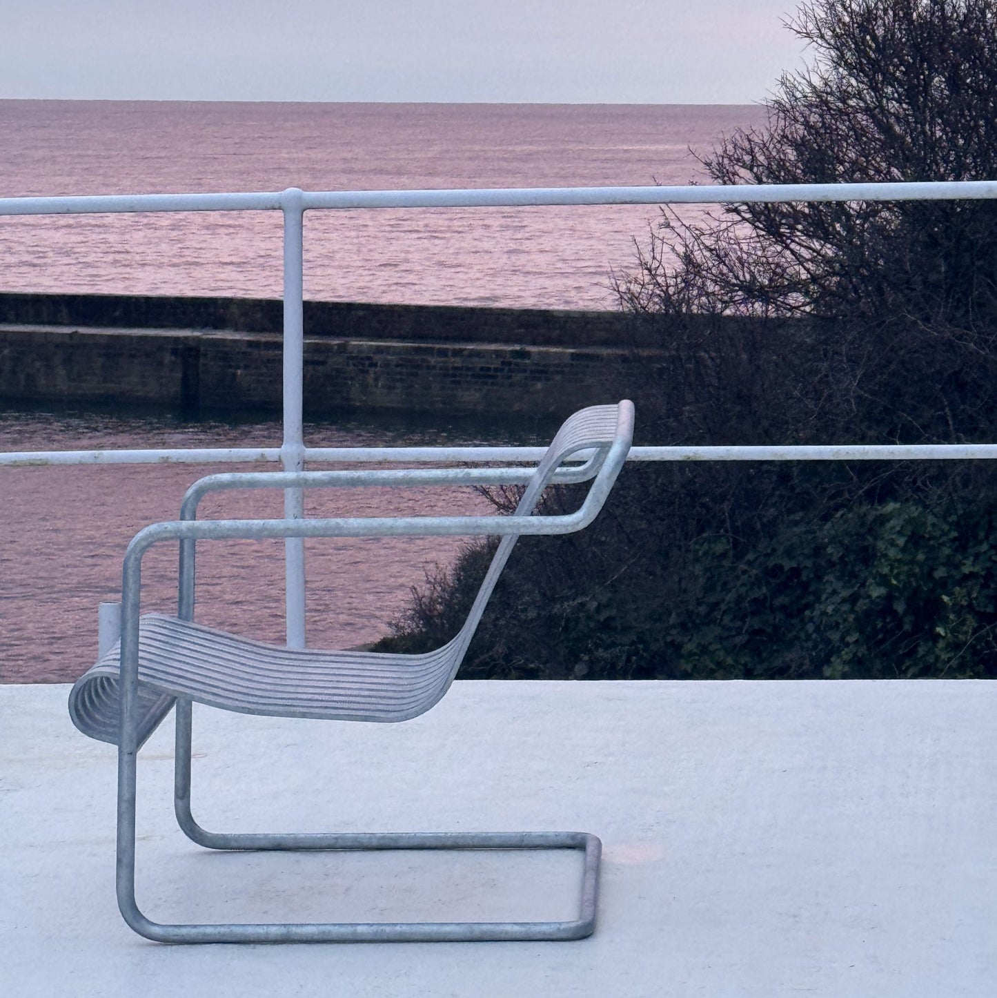 HAY Palissade Cantilever Chairs Outdoor-Stuhl Freischwinger