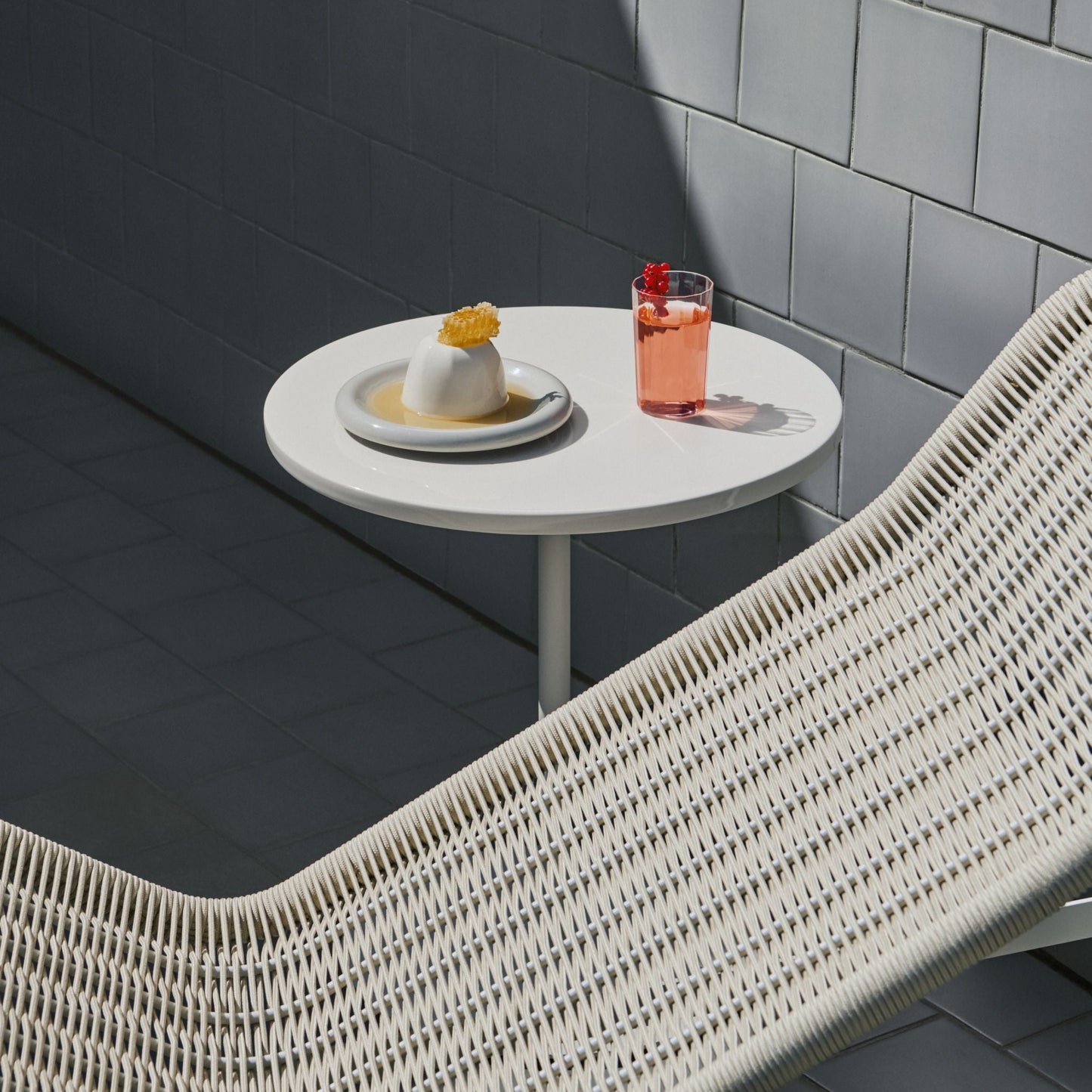 Hay Pyro Coffee Table Beistelltisch Platte Porzellan Fuß Stahl In- & Outdoor