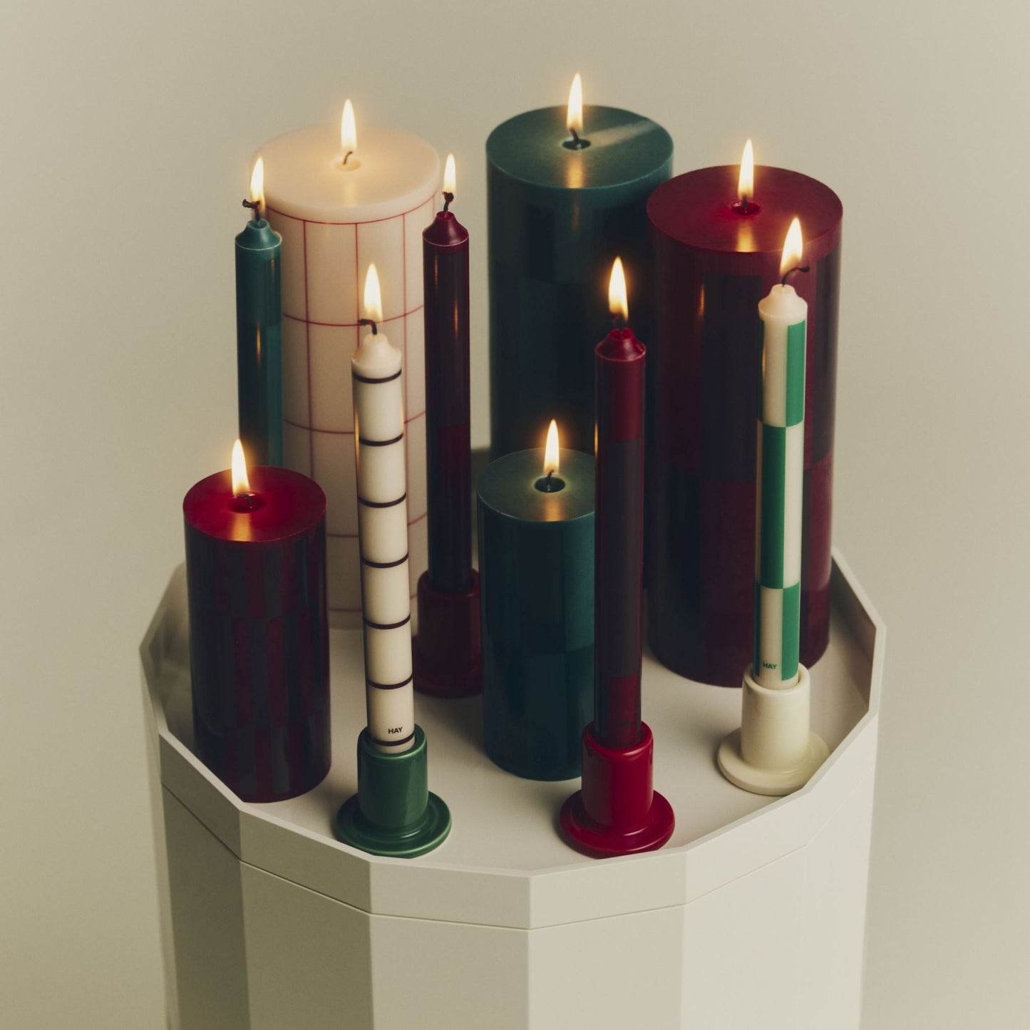 Hay Facet Cabinet high Schränkchen hoch Kunststoff rund Füße & Rollen