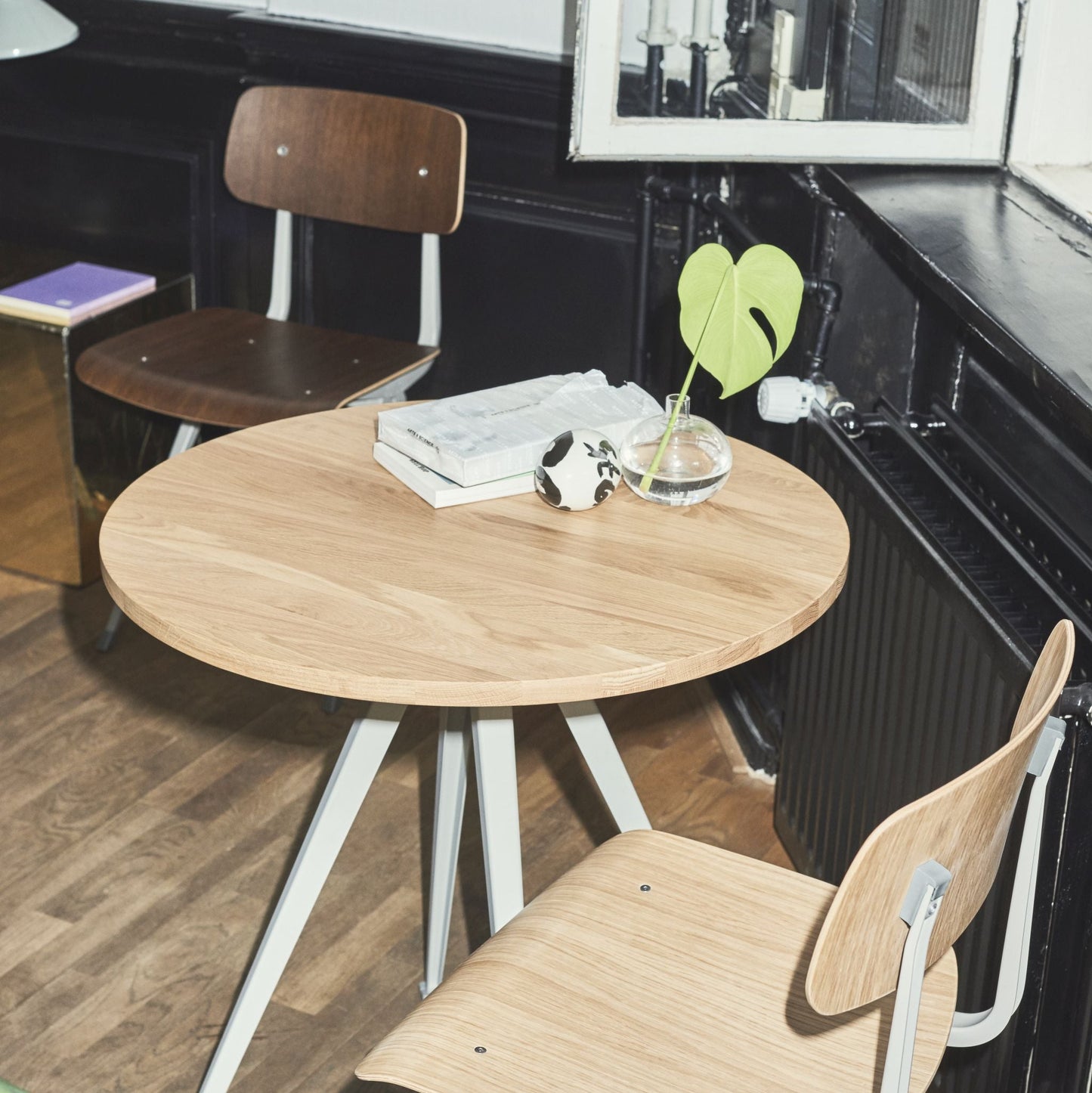 Hay Result Chair 4-Fuß-Stuhl Sitz & Rücken Sperrholz Eiche Stahlgestell