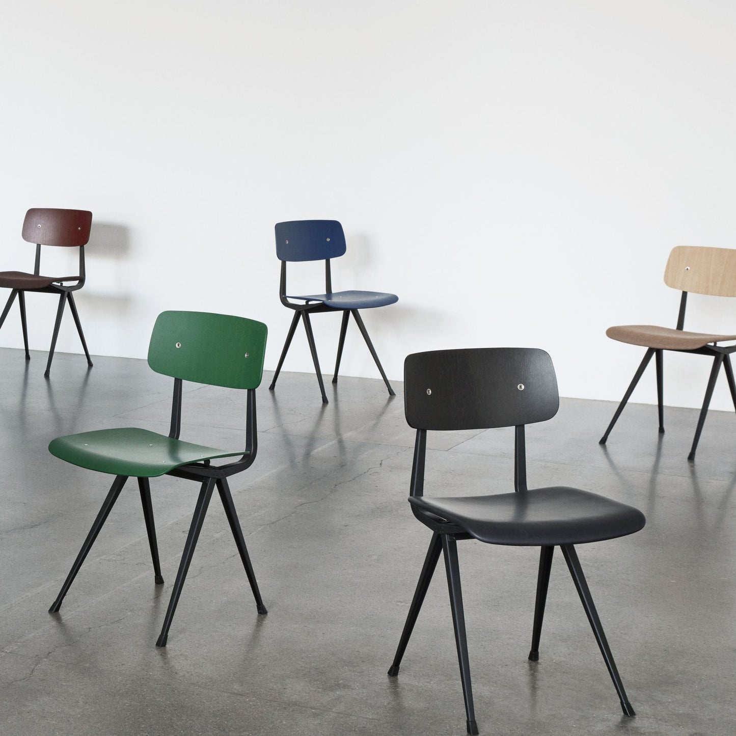 Hay Result Chair 4-Fuß-Stuhl Sitz & Rücken Sperrholz Eiche Stahlgestell