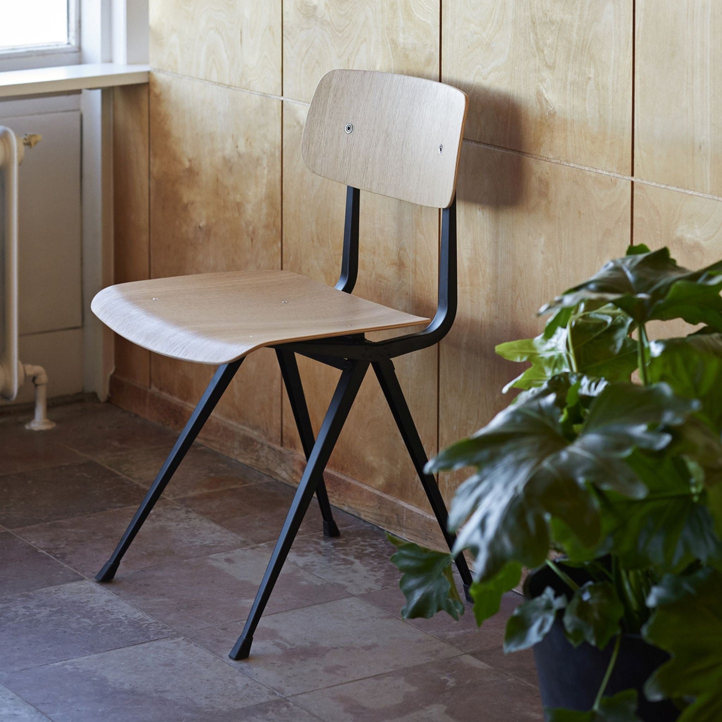 Hay Result Chair 4-Fuß-Stuhl Sitz & Rücken Sperrholz Eiche Stahlgestell