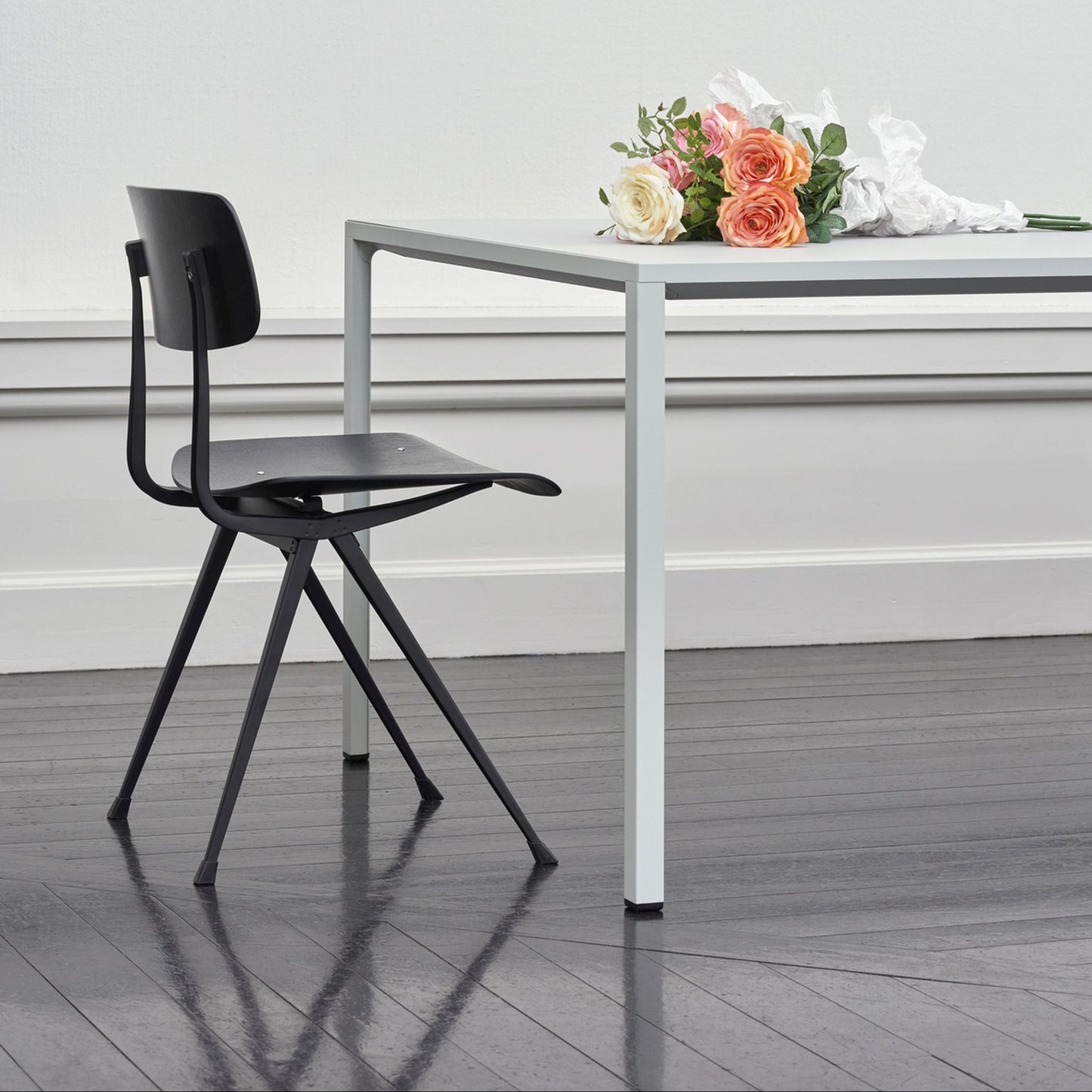 Hay Result Chair 4-Fuß-Stuhl Sitz & Rücken Sperrholz Eiche Stahlgestell