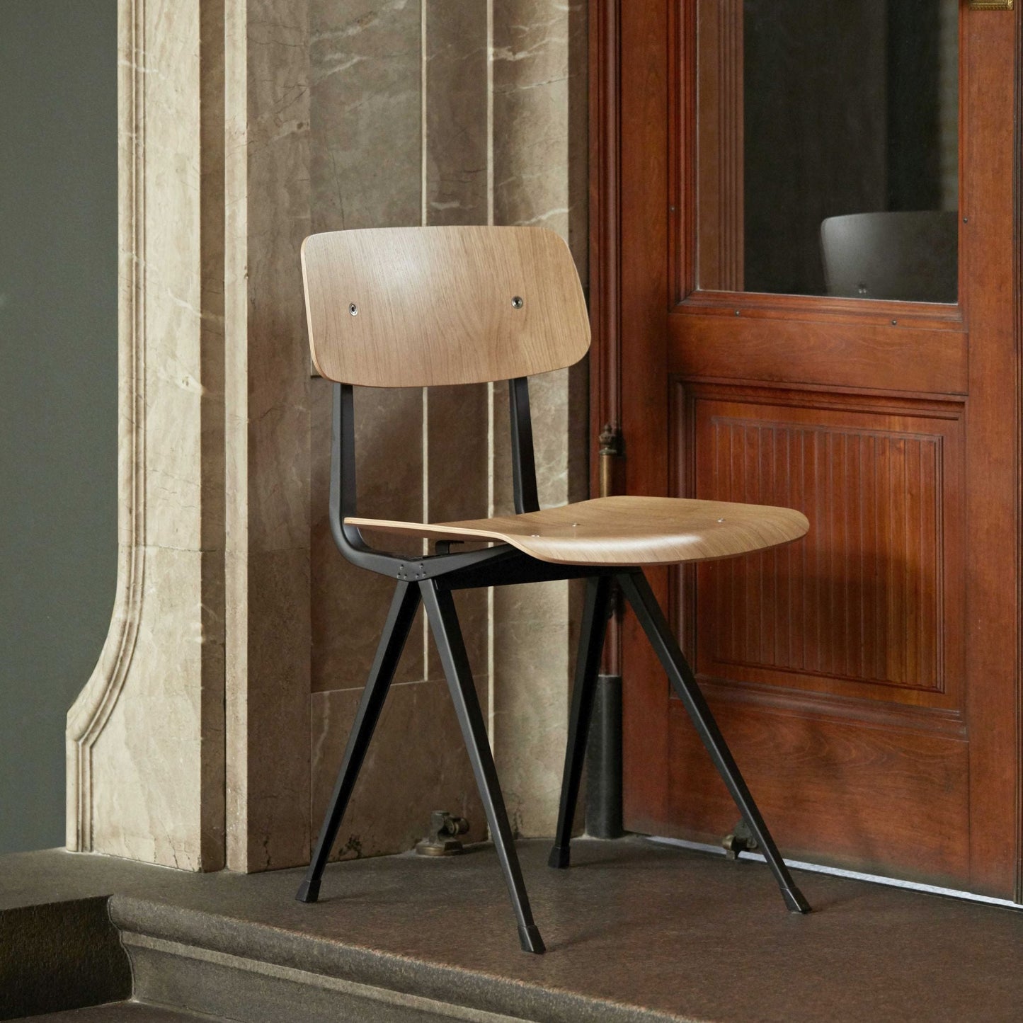 Hay Result Chair 4-Fuß-Stuhl Sitz & Rücken Sperrholz Eiche Stahlgestell