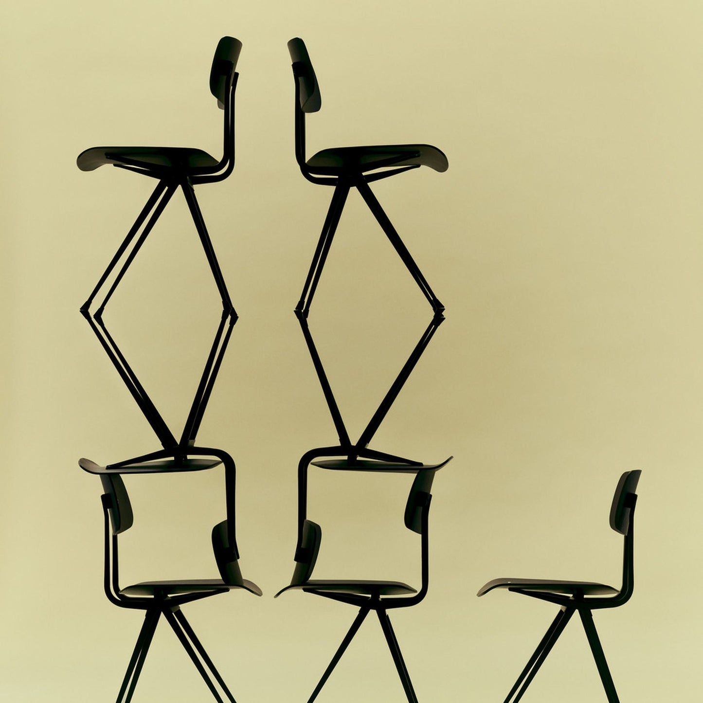 Hay Result Chair 4-Fuß-Stuhl Sitz & Rücken Sperrholz Eiche Stahlgestell