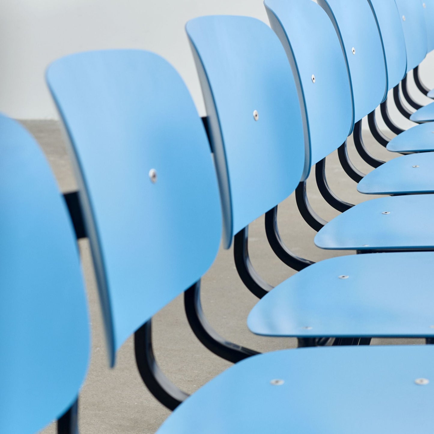 Hay Revolt Chair 4-Fuß-Stuhl Sitz & Rücken ABS-Kunststoff Stahlgestell