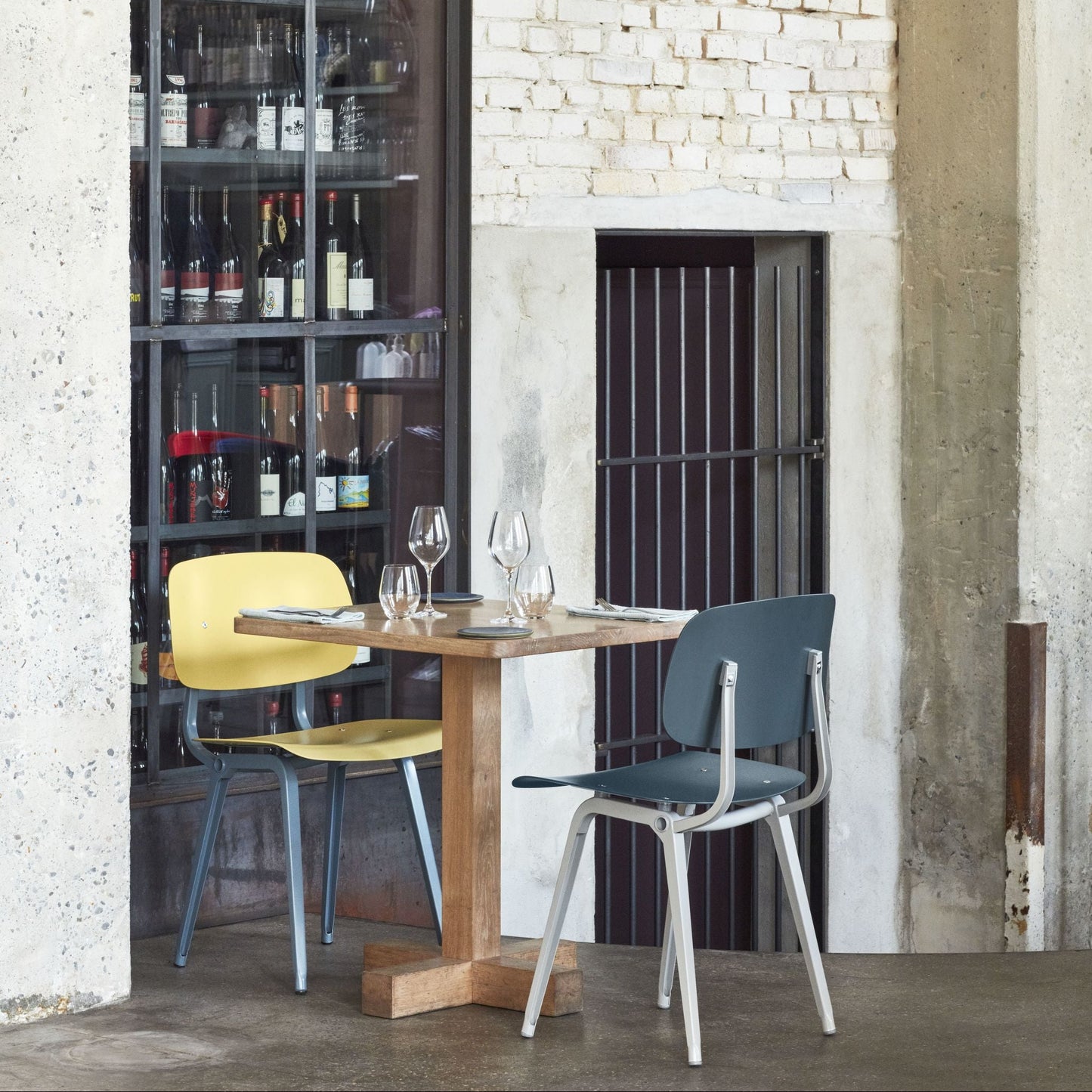 Hay Revolt Chair 4-Fuß-Stuhl Sitz & Rücken ABS-Kunststoff Stahlgestell