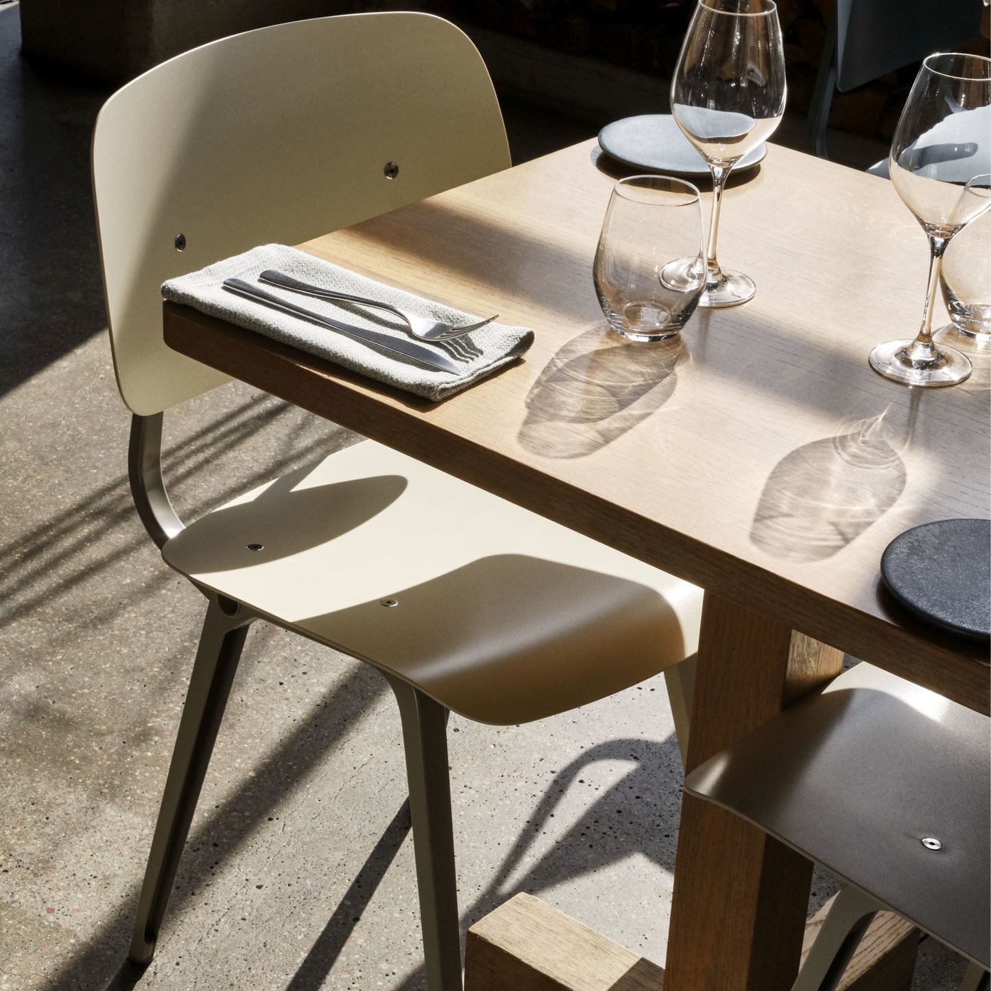 Hay Revolt Chair 4-Fuß-Stuhl Sitz & Rücken ABS-Kunststoff Stahlgestell