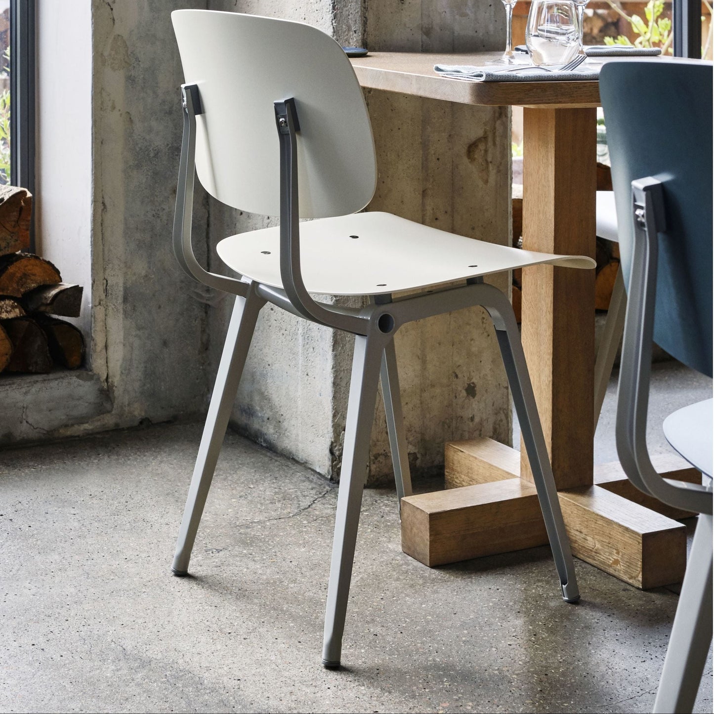 Hay Revolt Chair 4-Fuß-Stuhl Sitz & Rücken ABS-Kunststoff Stahlgestell