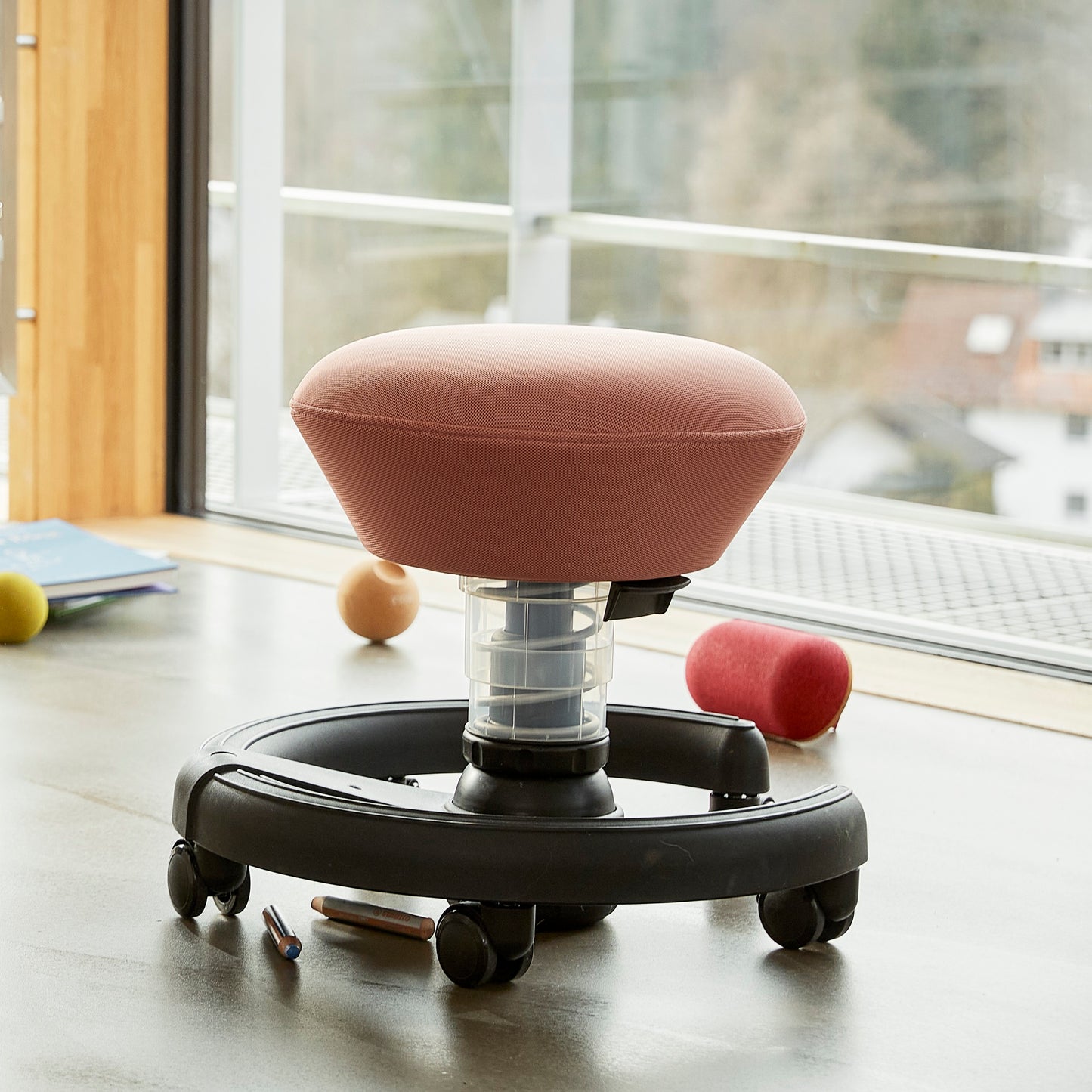 Aeris Swoppster Kinderstuhl 3D Hocker rosa Gestell weiß