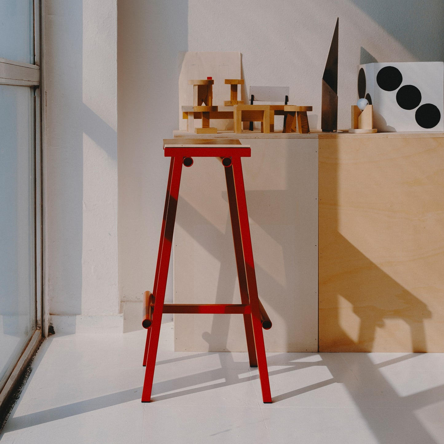 Hay Taburete 8 Barhocker – Eichenfurnier-Sitz und Stahlgestell