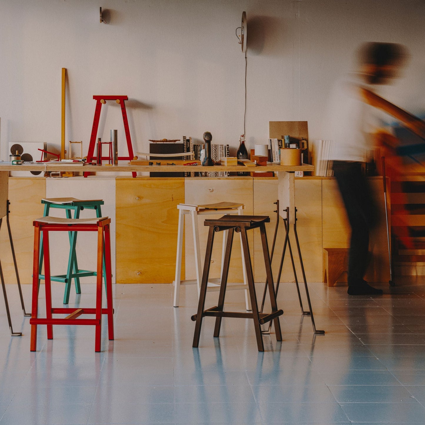 Hay Taburete 8 Barhocker – Eichenfurnier-Sitz und Stahlgestell