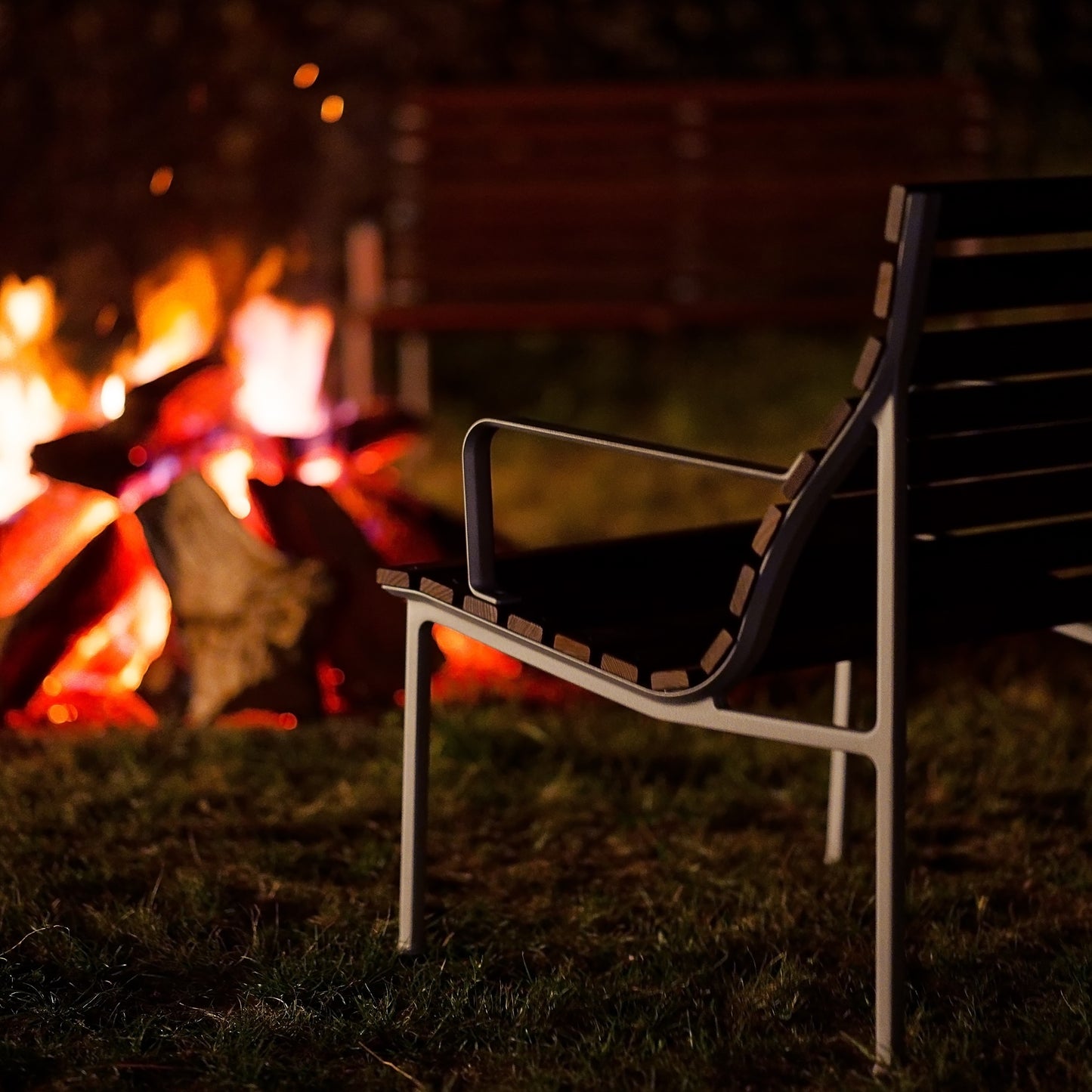 HAY Traverse Lounge Bench Outdoor Bank mit Armlehne Esche geölt / Aluminium