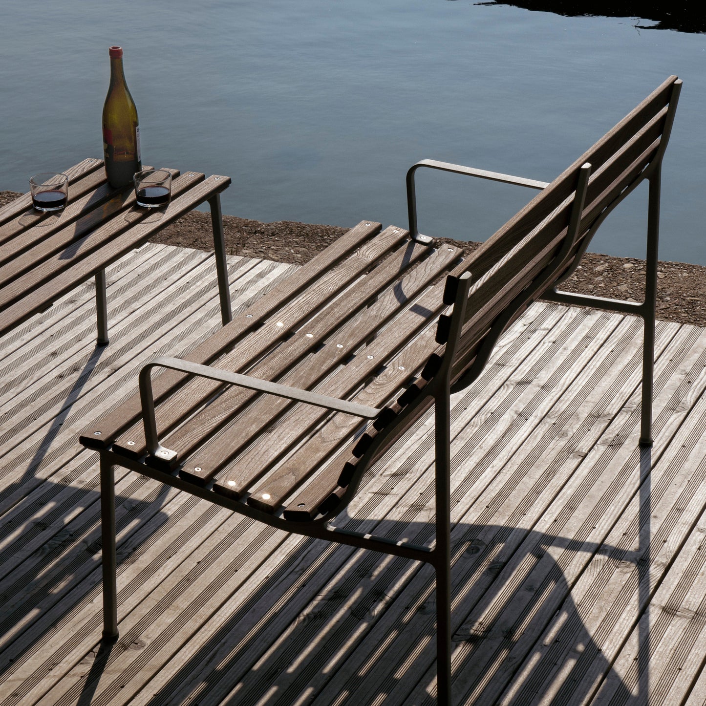 HAY Traverse Lounge Bench Outdoor Bank mit Armlehne Esche geölt / Aluminium