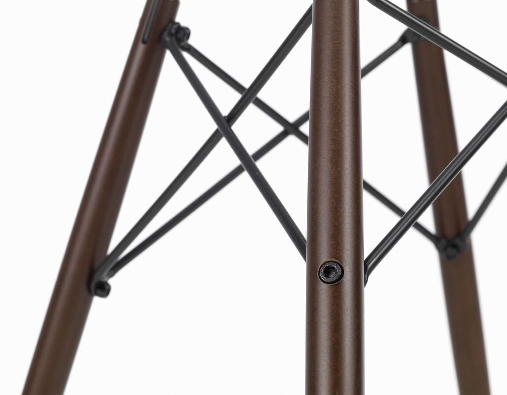 Vitra Eames Plastic Armchair DAW RE Ahorn dunkel Kunststoff recycelt