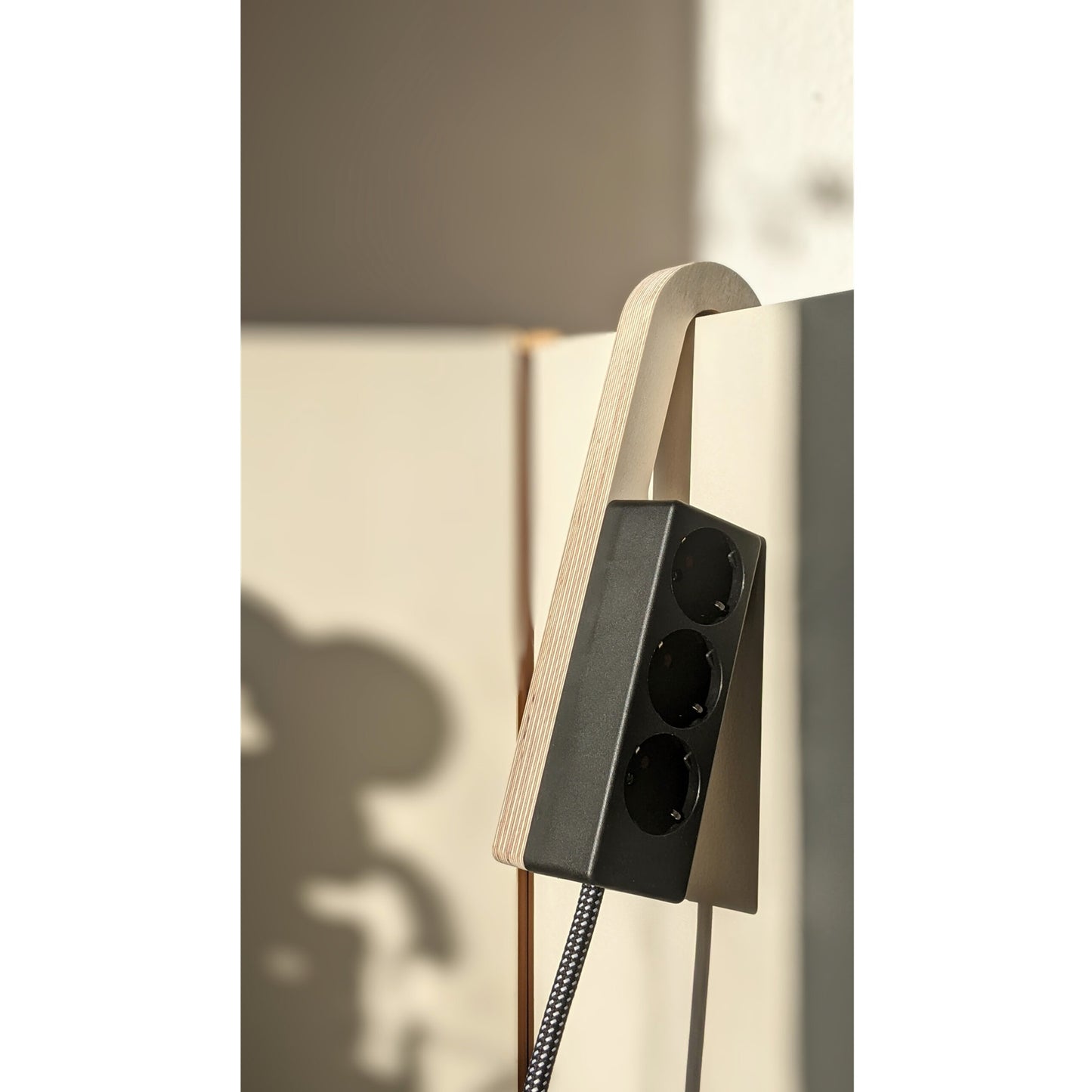 Njustudio Stromer Mini HOOK magnetische Steckerleiste weiß mit Haken