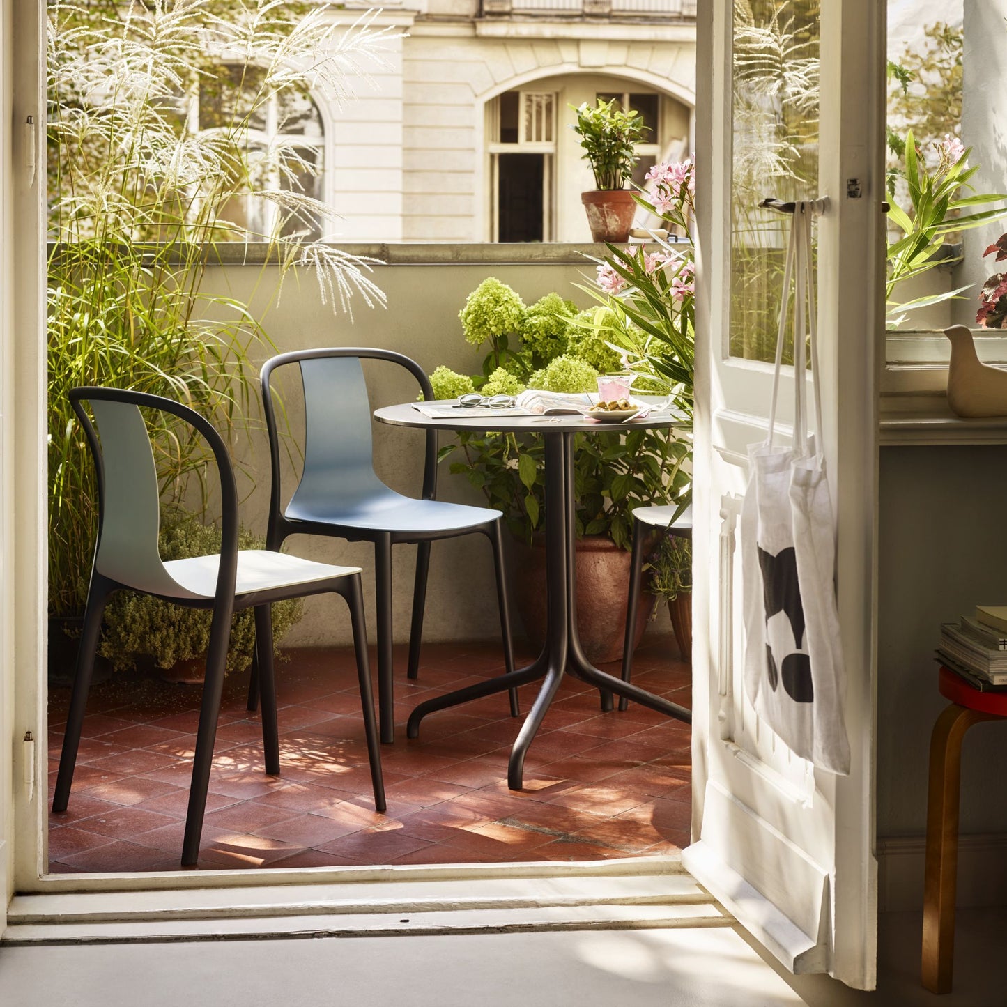 Vitra Belleville Table Bistrotisch rund oder eckig Indoor & Outdoor