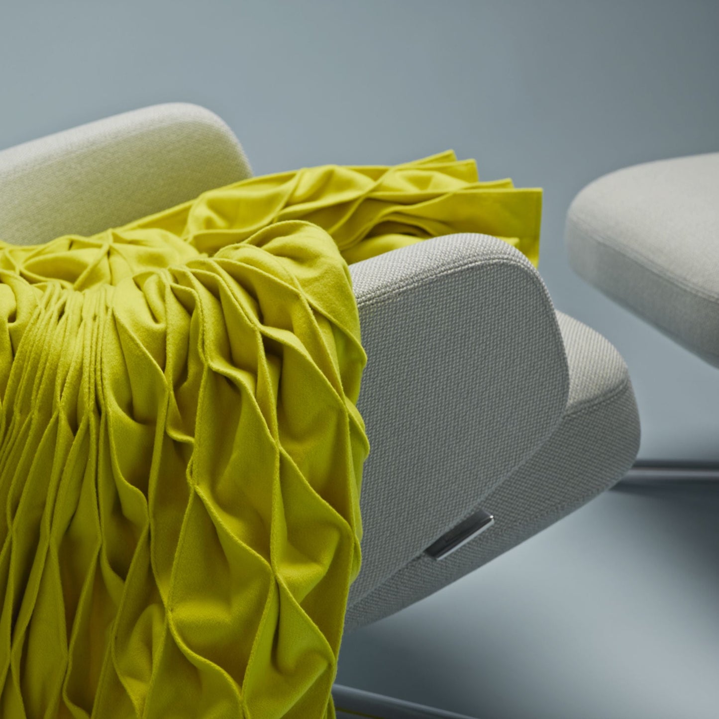 Vitra Repos Loungesessel drehbar mit Ottoman hoher Sessel & Hocker