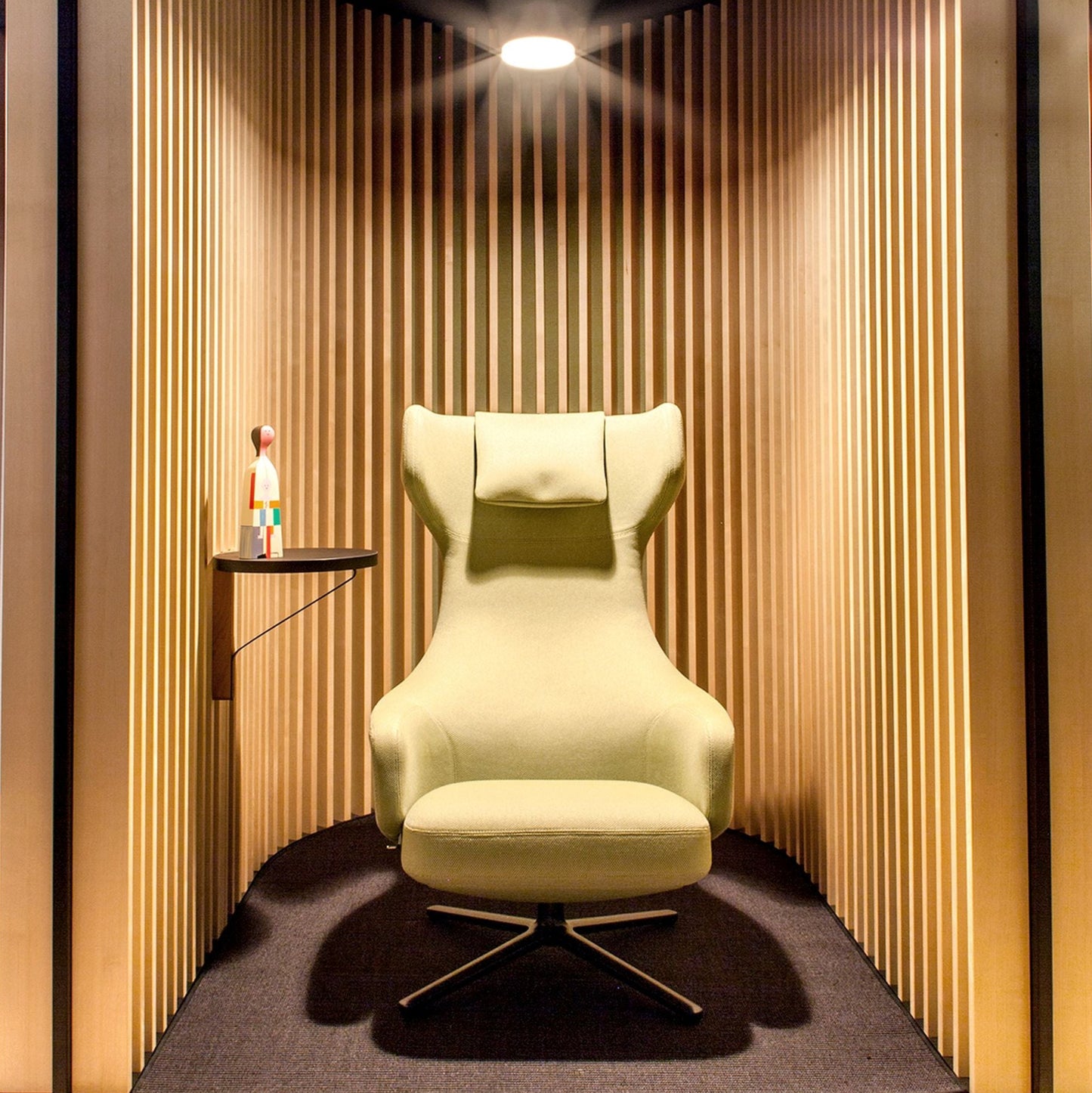 Vitra Grand Repos Loungesessel drehbar Ohrensessel einzeln Synchronmechanik