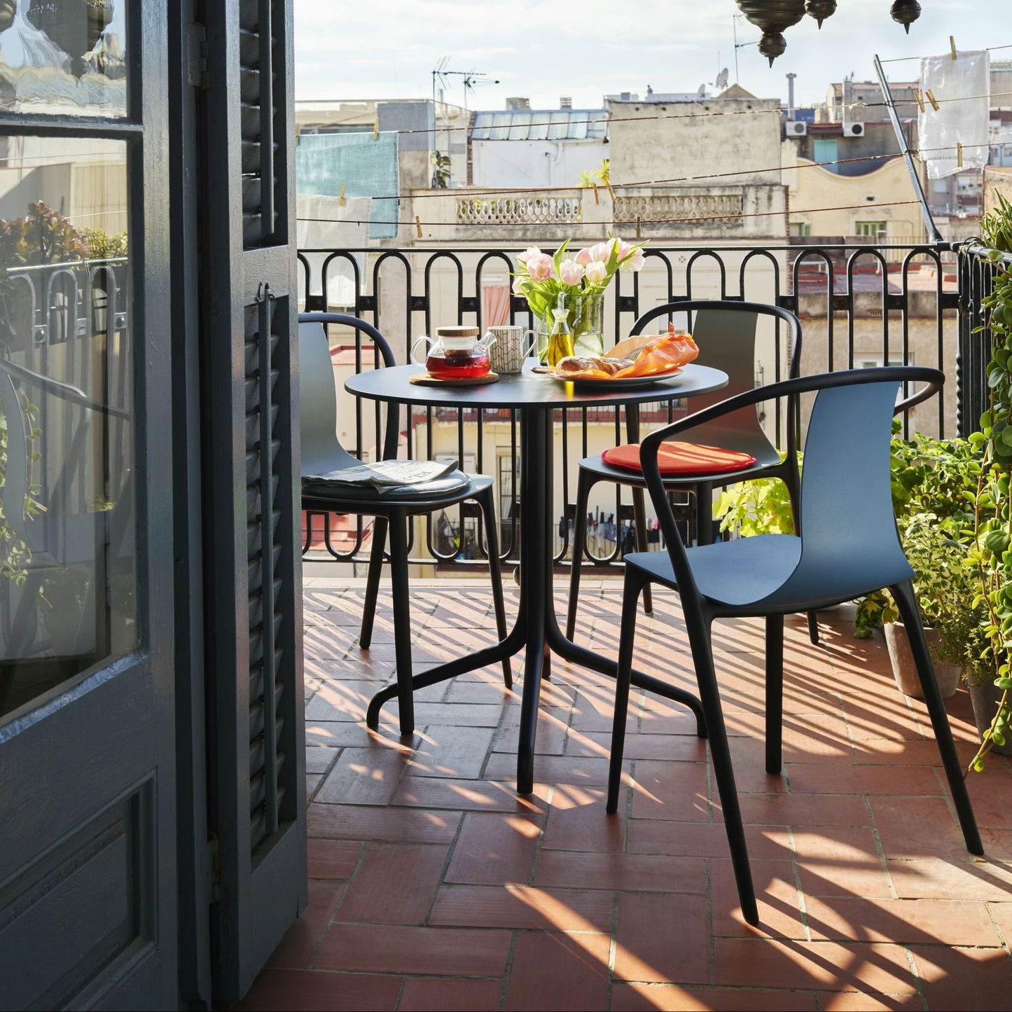 Vitra Belleville Table Bistrotisch rund oder eckig Indoor & Outdoor