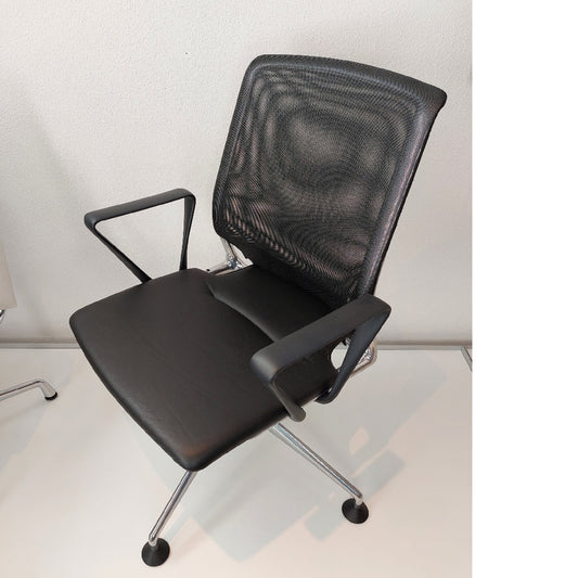Vitra Meda Chair Konferenzstuhl mit Armlehnen, 4-Stern-Untergestell drehbar