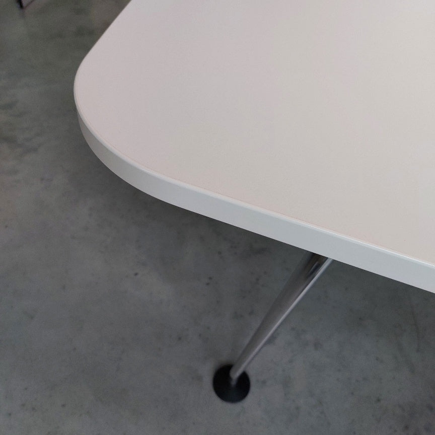 Vitra MedaMorph Konferenztisch bootsförmig