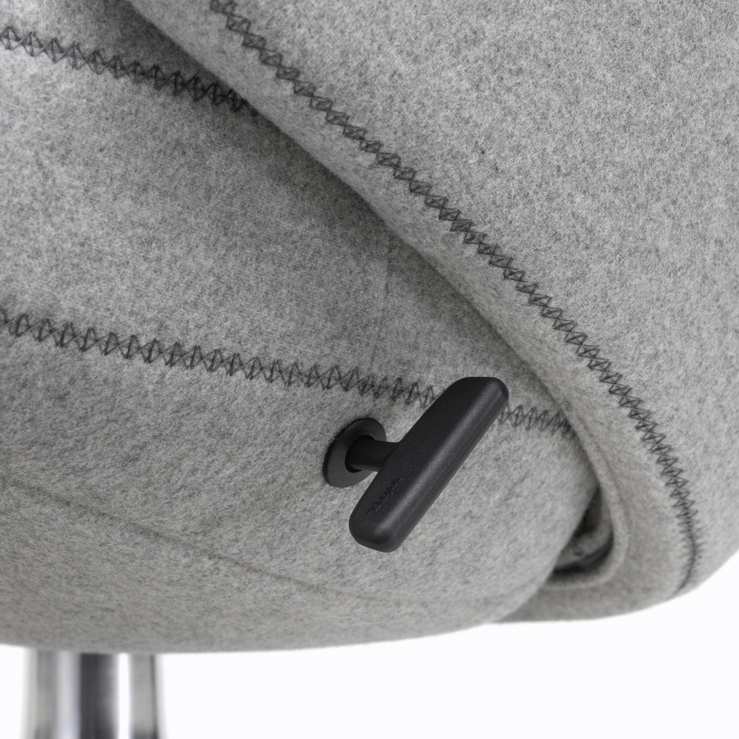 Vitra Repos Loungesessel drehbar mit Ottoman hoher Sessel & Hocker