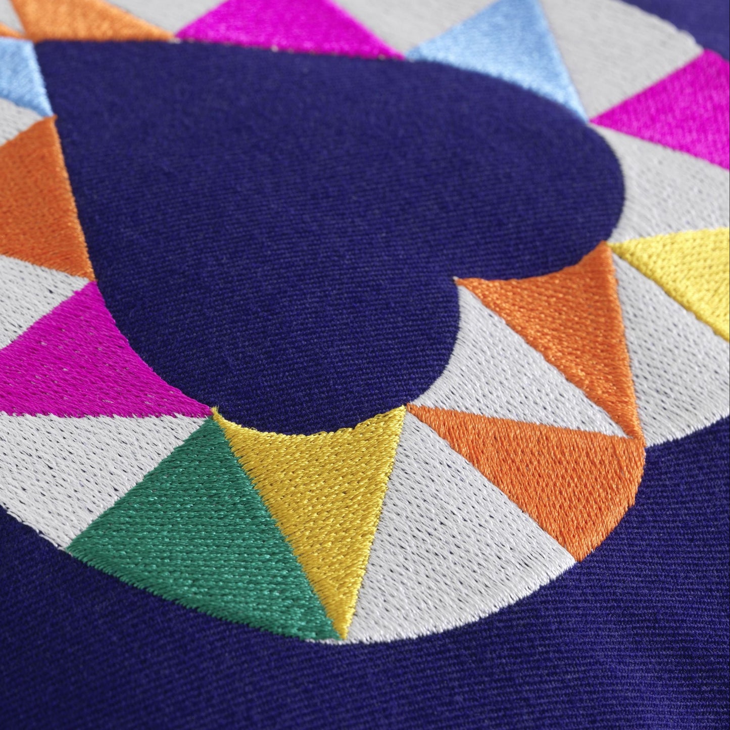 Vitra Embroidered Pillows Alexander Girard Designkissen 40 x 40/30cm bestickt