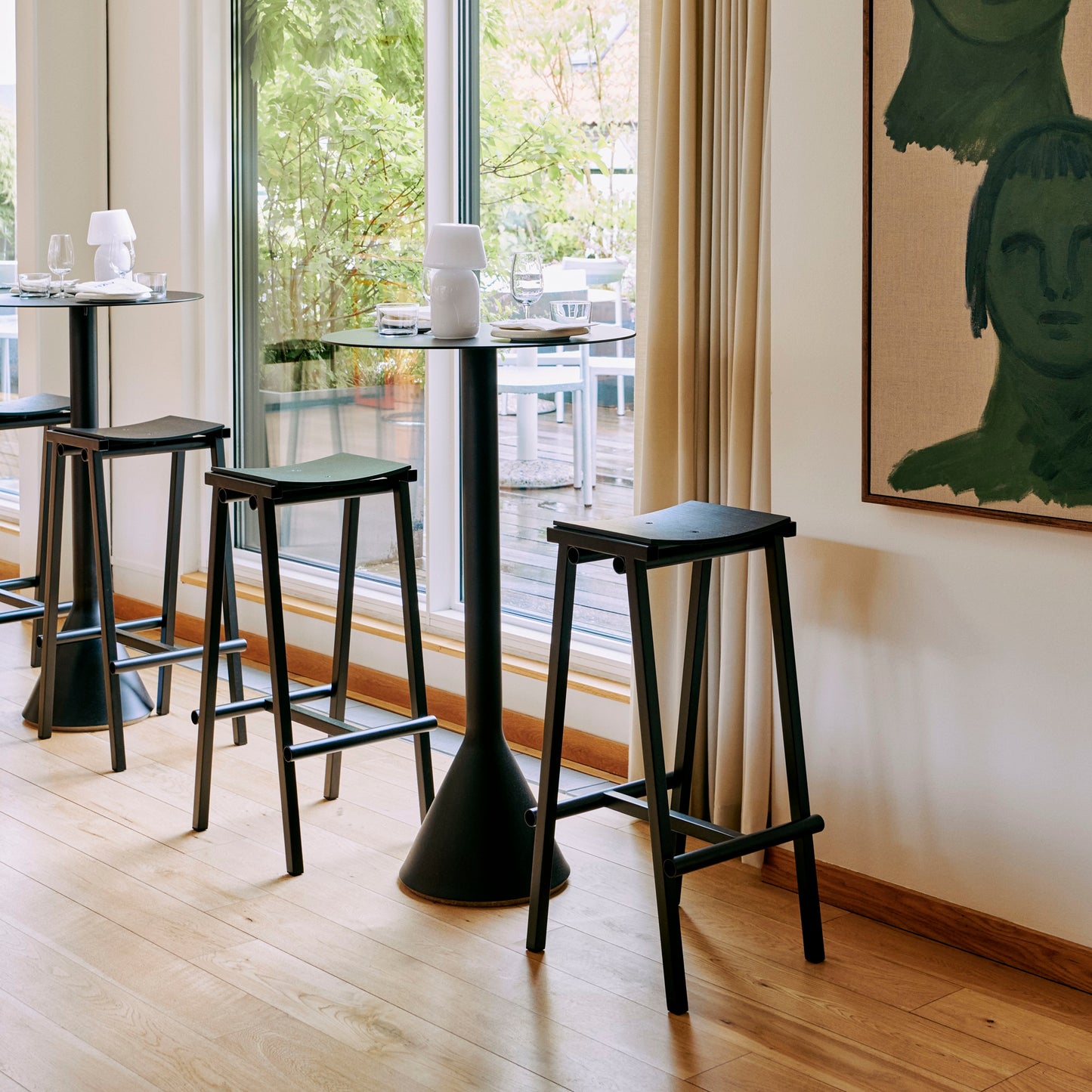 Hay Taburete 8 Barhocker – Eichenfurnier-Sitz und Stahlgestell