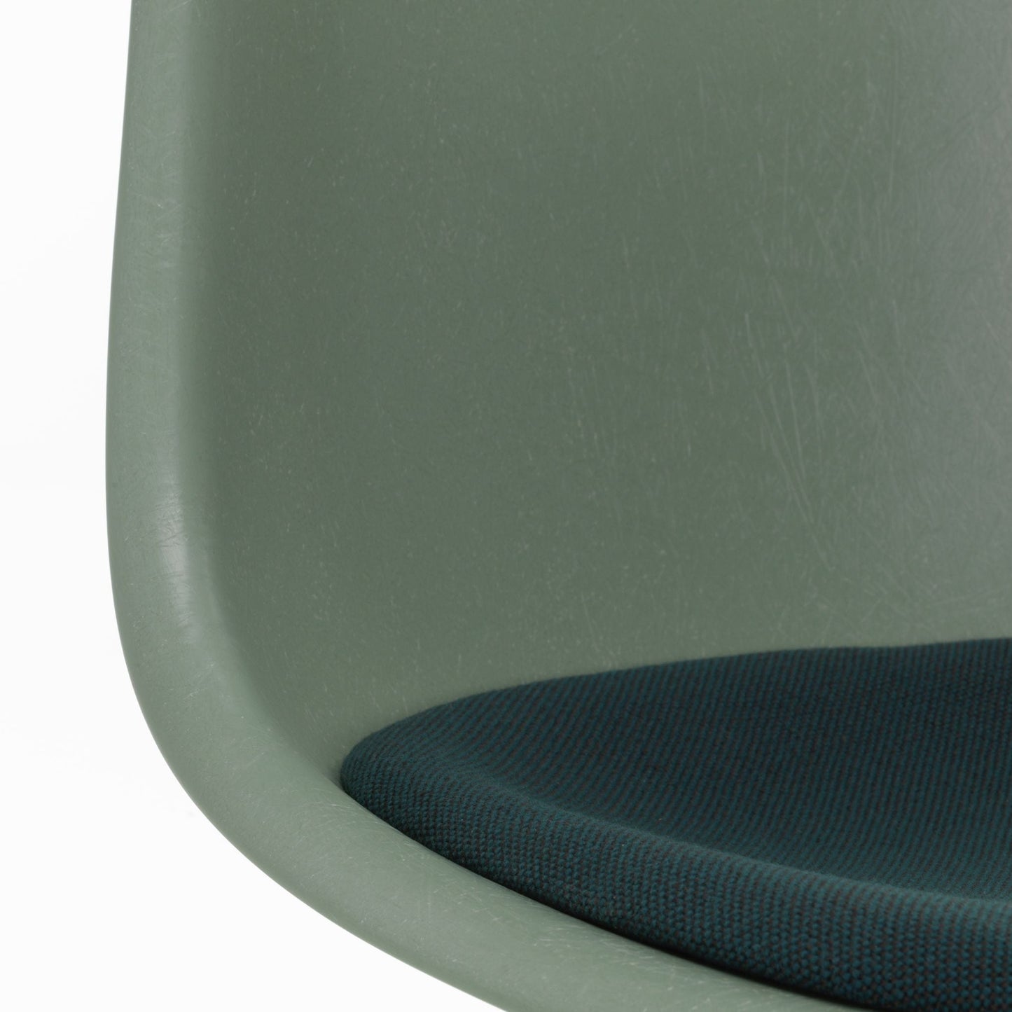 Vitra Eames Fiberglass Side Chair 4 Gestellvarianten & Sitzpolster optional