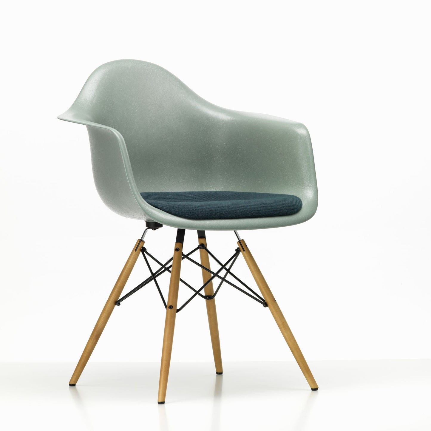Vitra Eames Fiberglass Armchair 4 Gestellvarianten & Sitzpolster optional