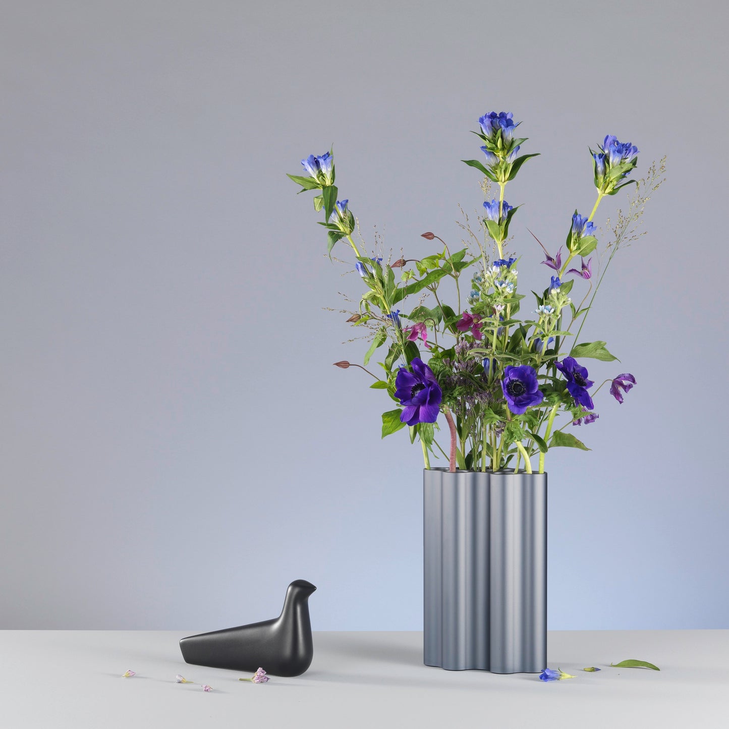 Vitra Nuage Vase métallique large – Designvase mit skulpturalem Charakter