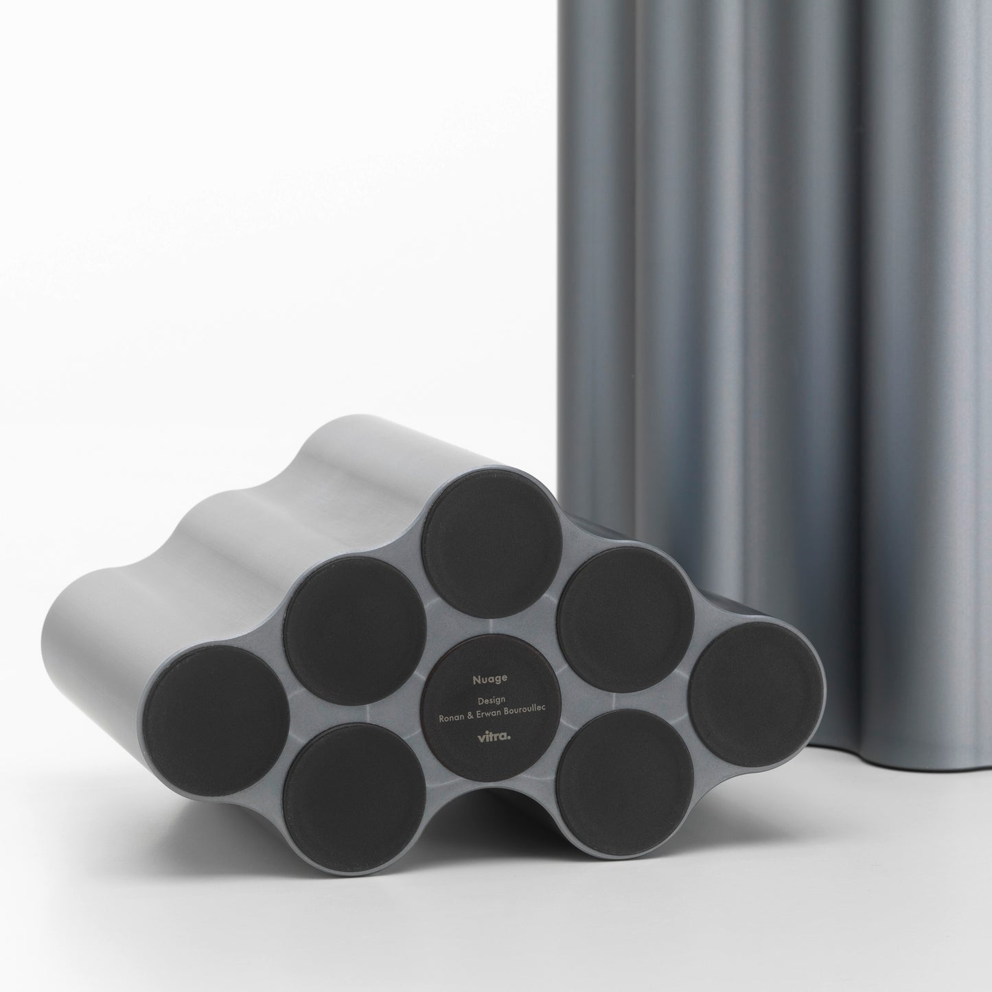 Vitra Nuage Vase métallique large – Designvase mit skulpturalem Charakter