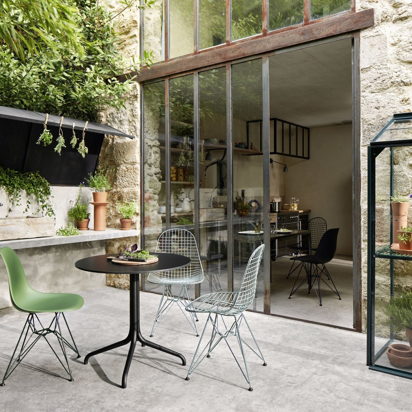 Vitra Belleville Table Bistrotisch rund oder eckig Indoor & Outdoor
